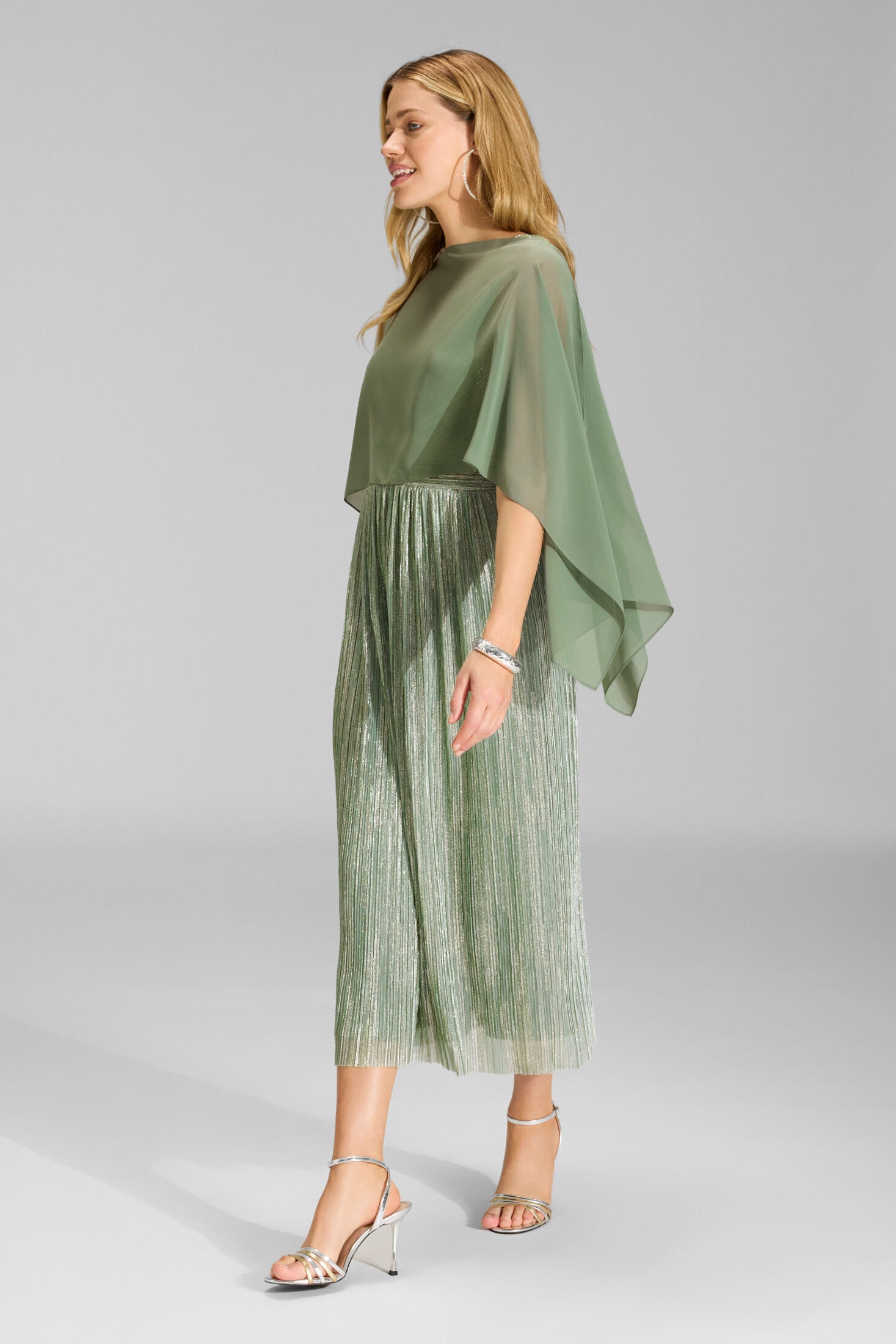 Schlupf-Stola aus Chiffon mit Ärmelschlitzen