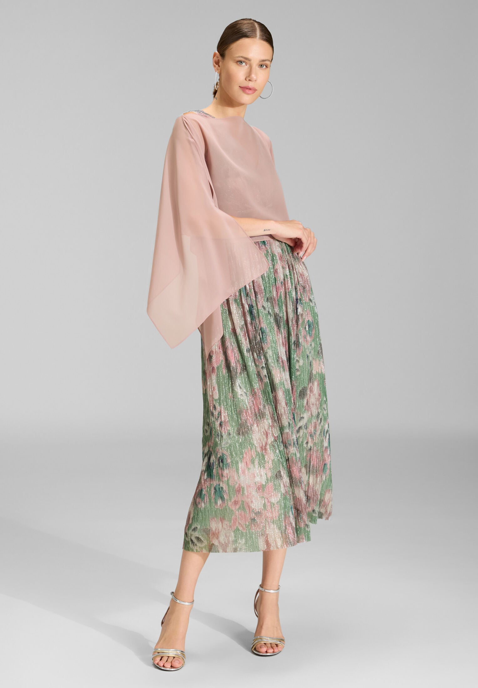 Schlupf-Stola aus Chiffon mit Ärmelschlitzen