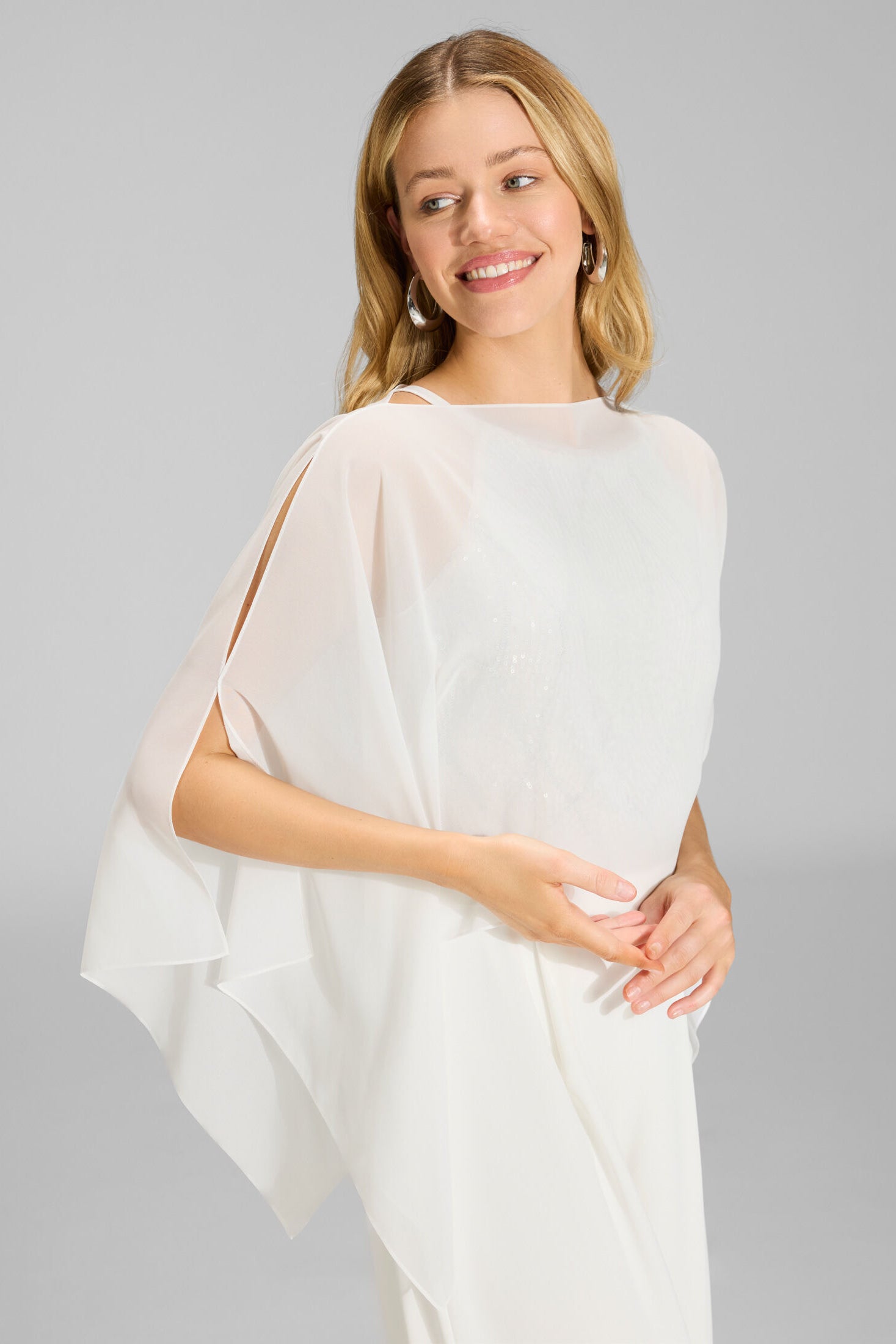 Schlupf-Stola aus Chiffon mit Ärmelschlitzen