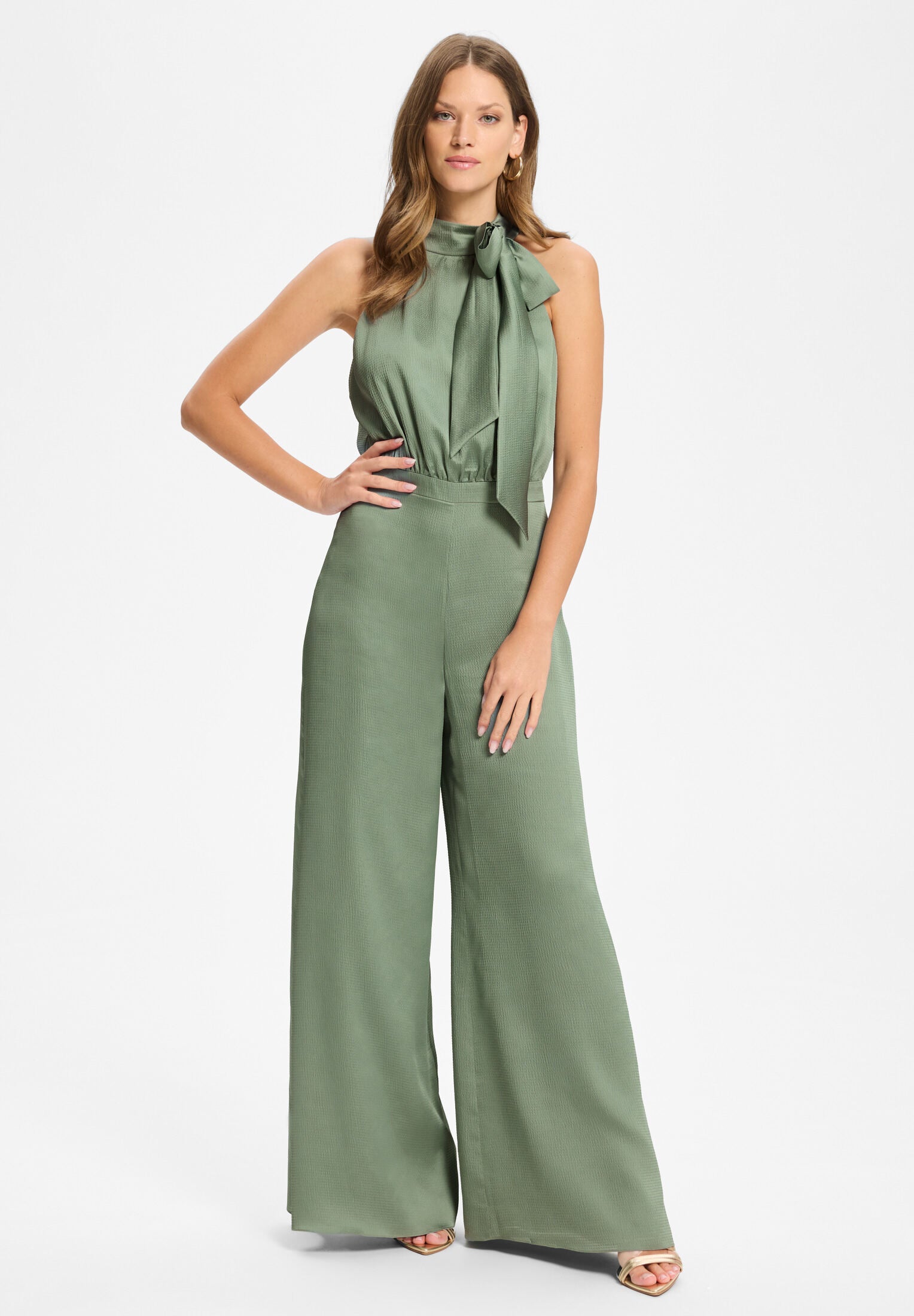 Jumpsuit mit Schluppe aus Satin pistachio green