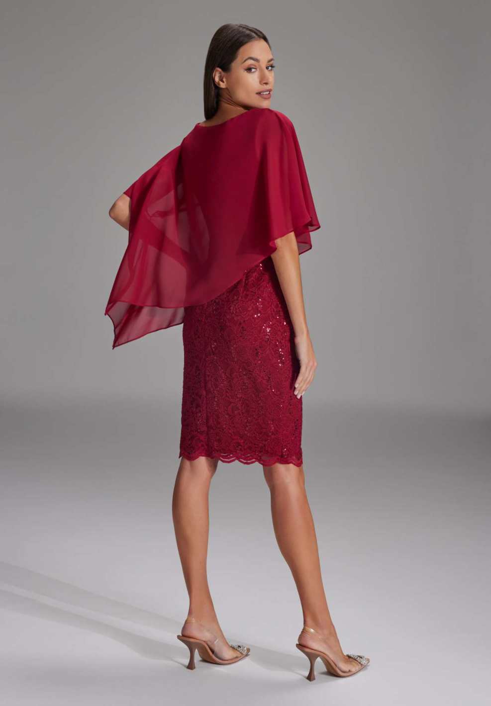 Pailletten-Kleid mit asymmetrischem Chiffon-Überwurf