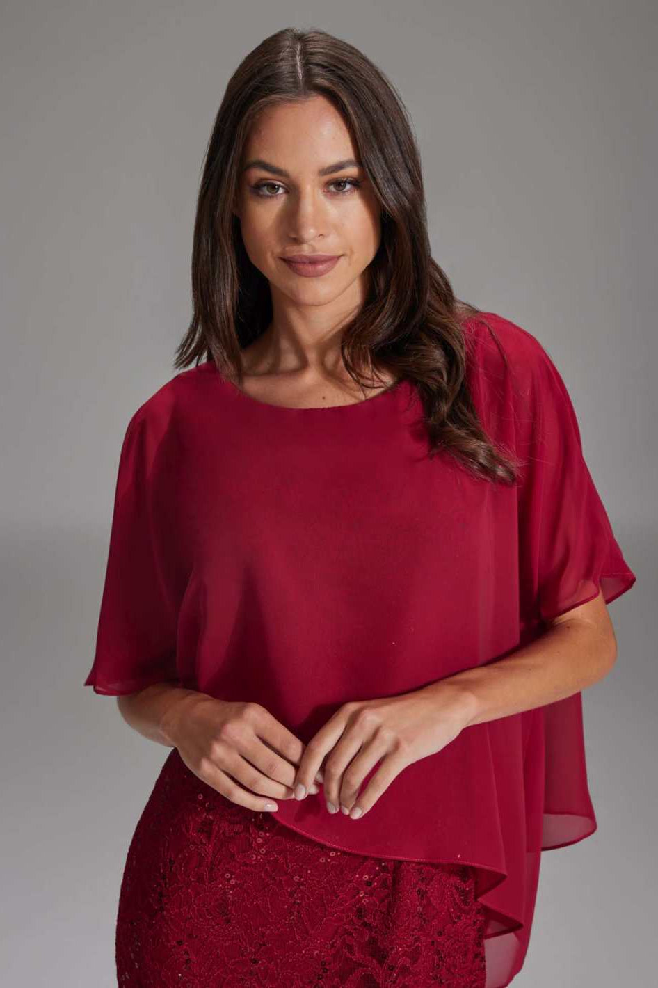Pailletten-Kleid mit asymmetrischem Chiffon-Überwurf