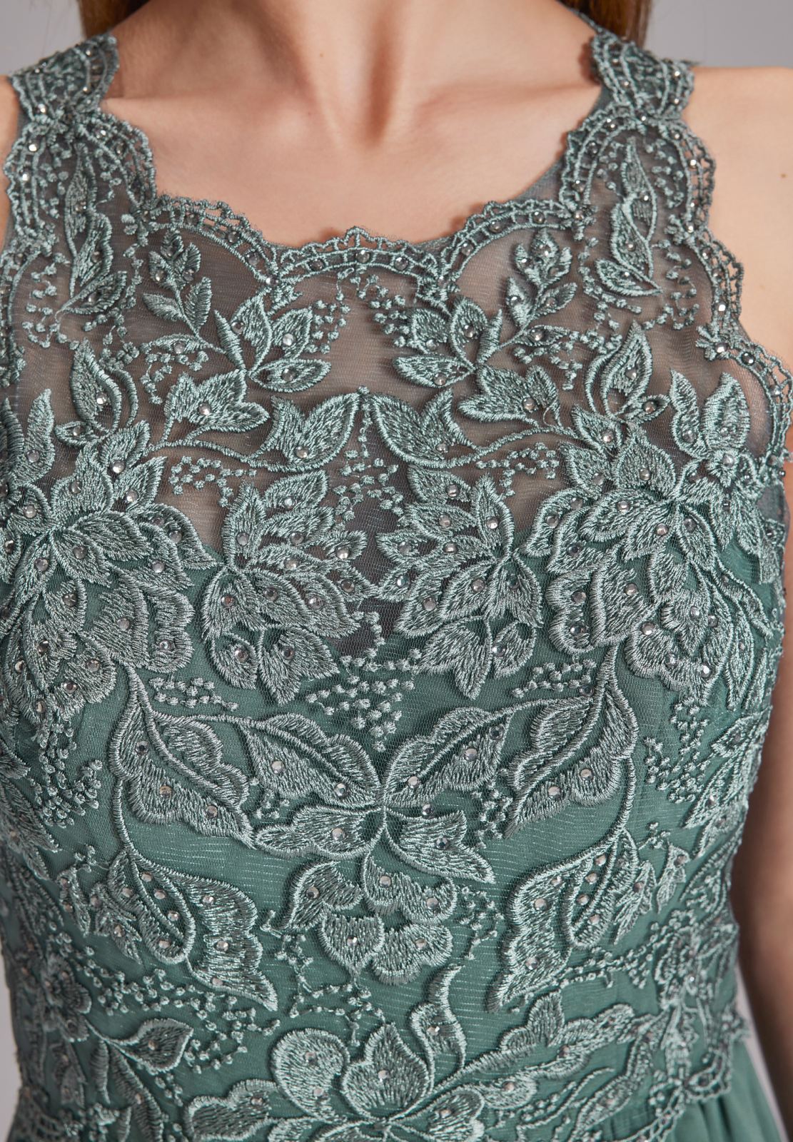 High-closed-Abendkleid mit floraler Spitze