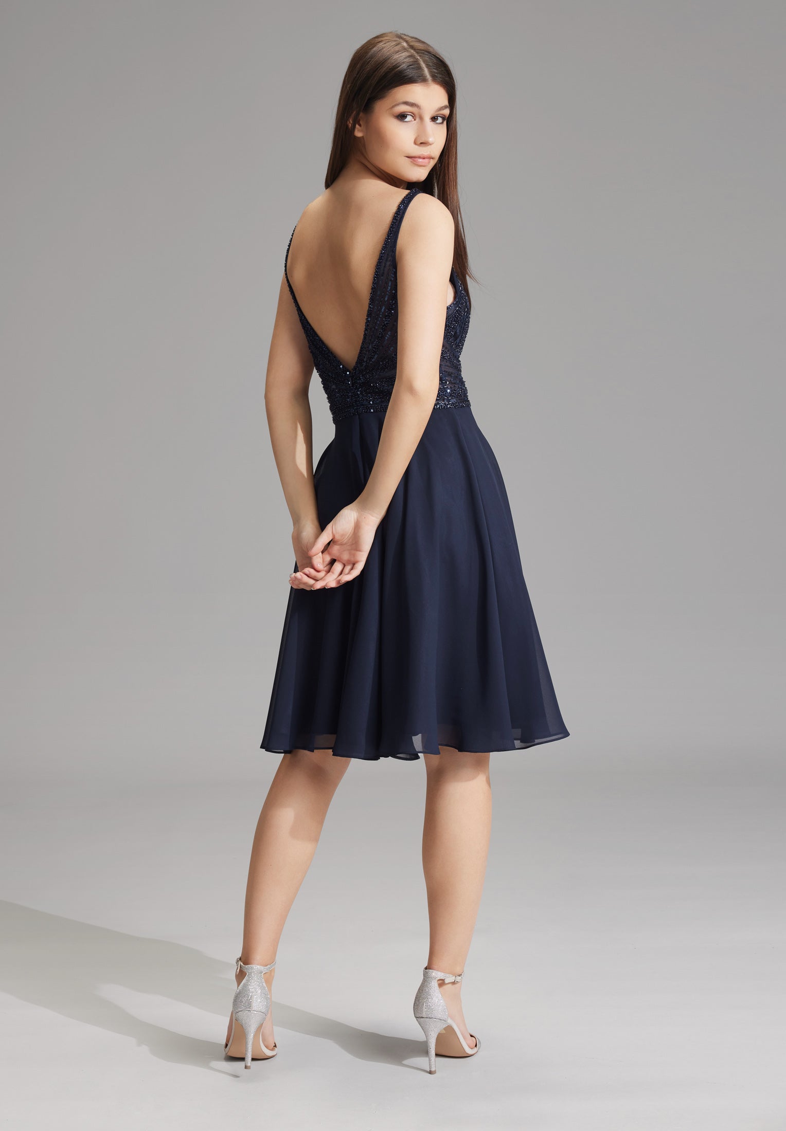 Cocktailkleid mit tonaler Stickerei