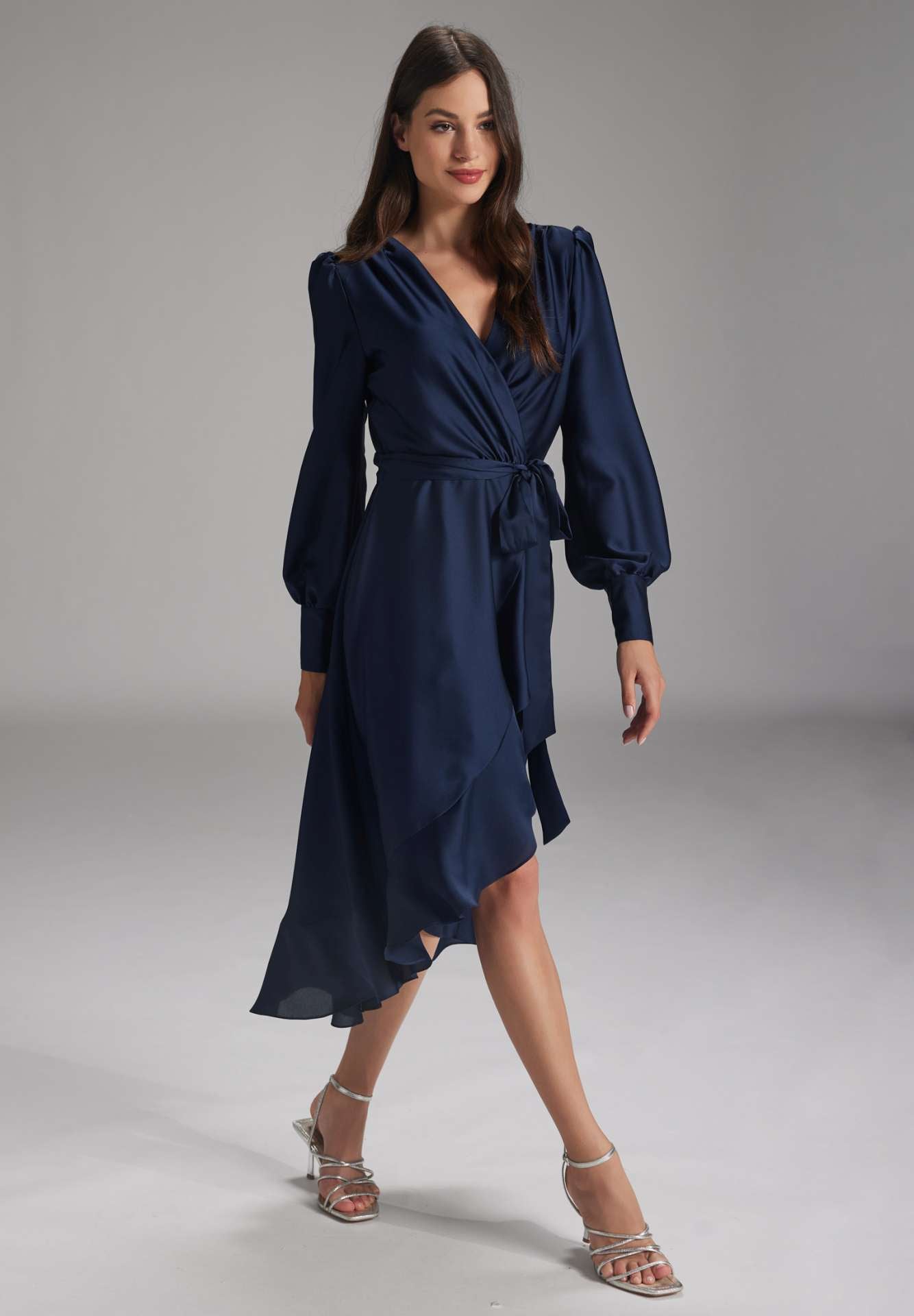 Vokuhila-Kleid mit blusigen Ärmeln