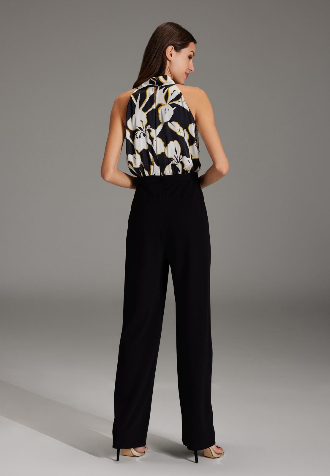 Jumpsuit mit Schluppe aus Material Mix