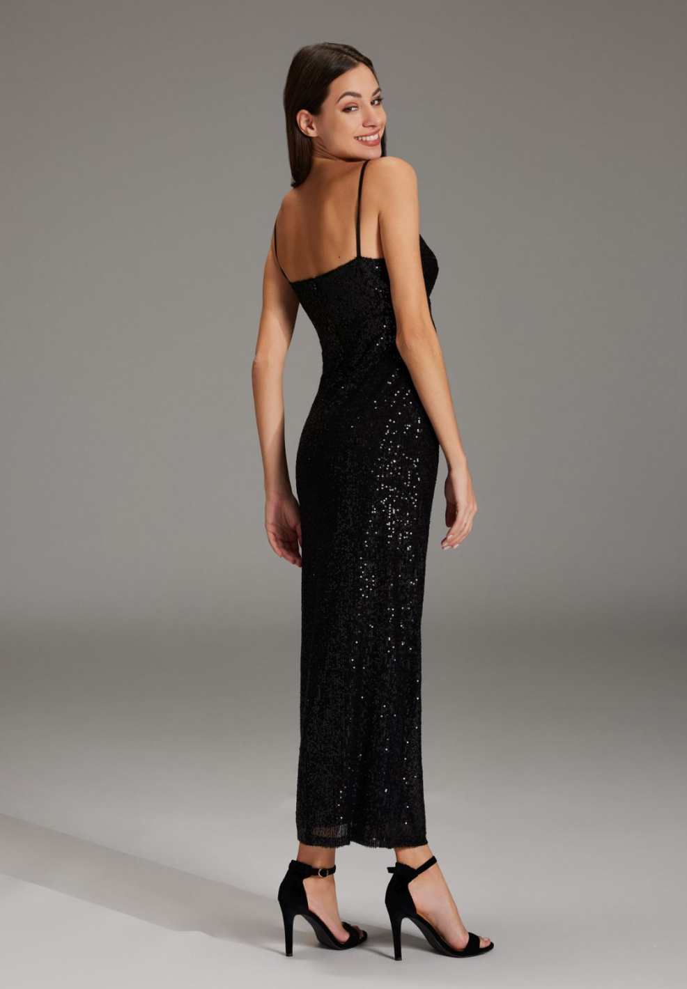 Abendkleid aus elastischer Paillette mit Spagetti Trägern und seitlichem Schlitz