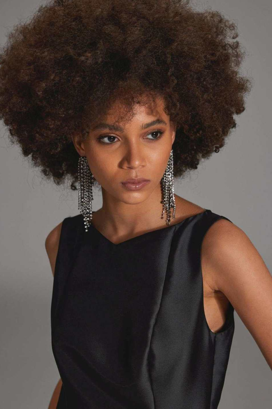 Robenartiges Abendkleid mit Eingrifftaschen