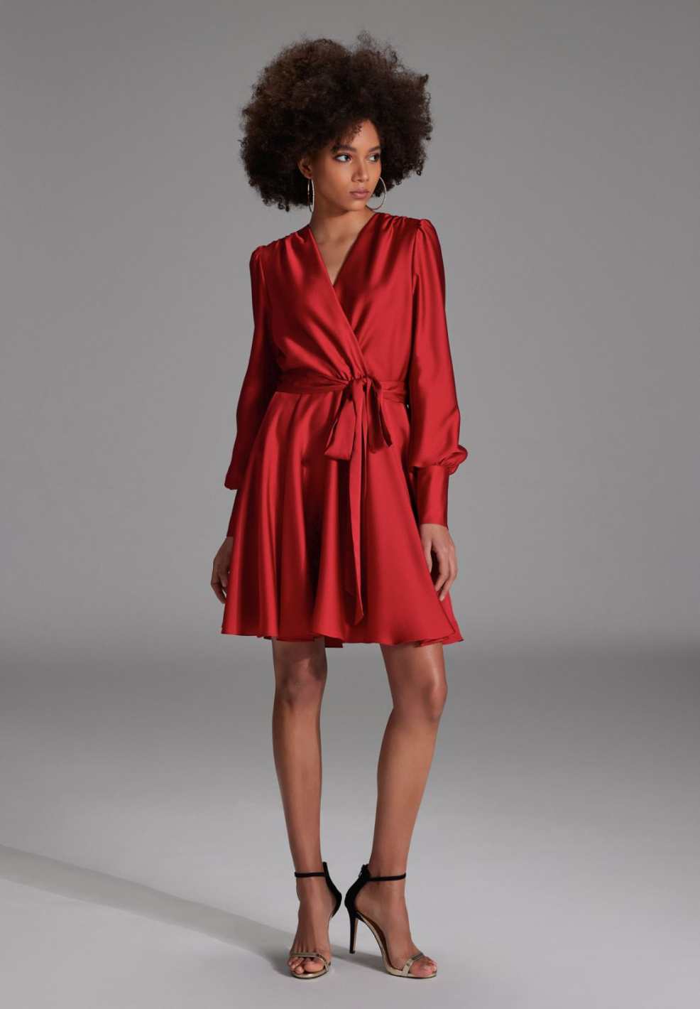 Cocktailkleid aus Satin mit breiten Manschetten, Wickel Oberteil und Tellerrock chili red