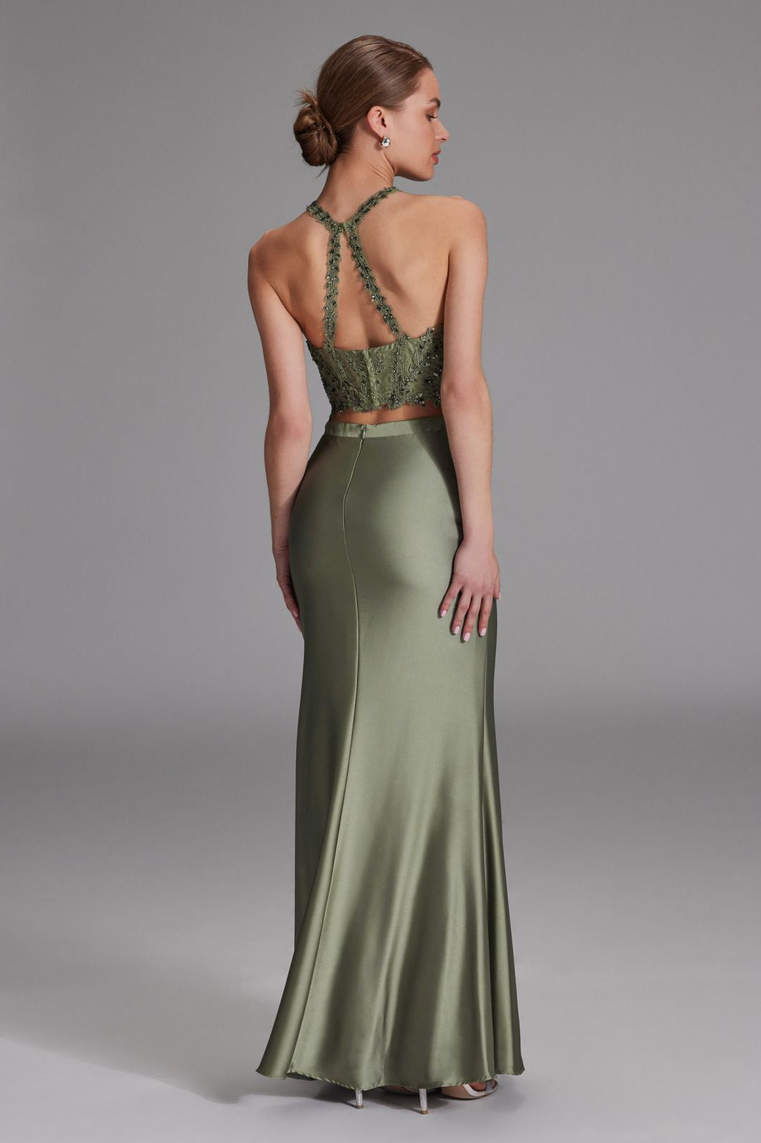 Two-piece Kleid mit langen Satinrock