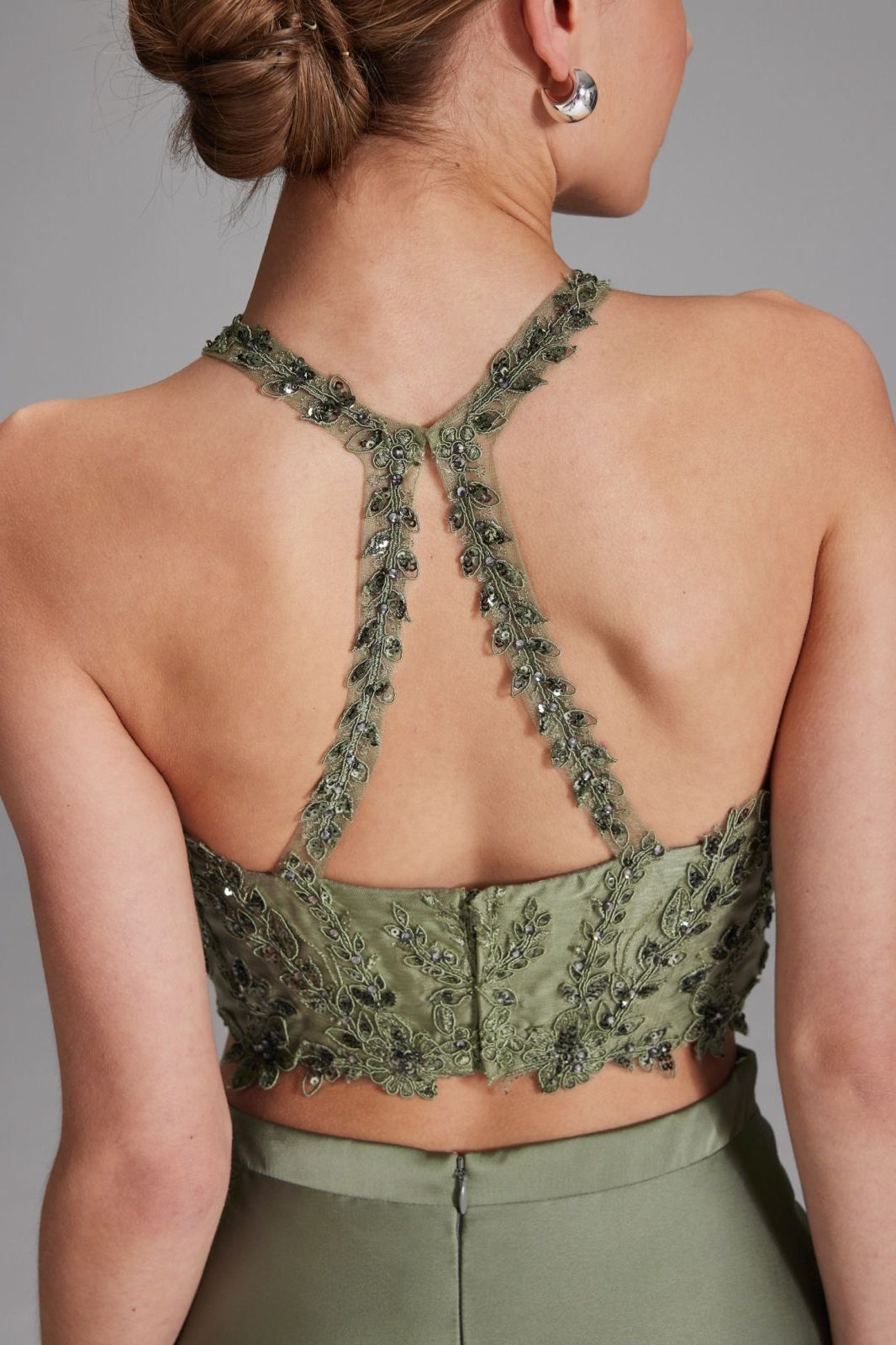 Two-piece Kleid mit langen Satinrock