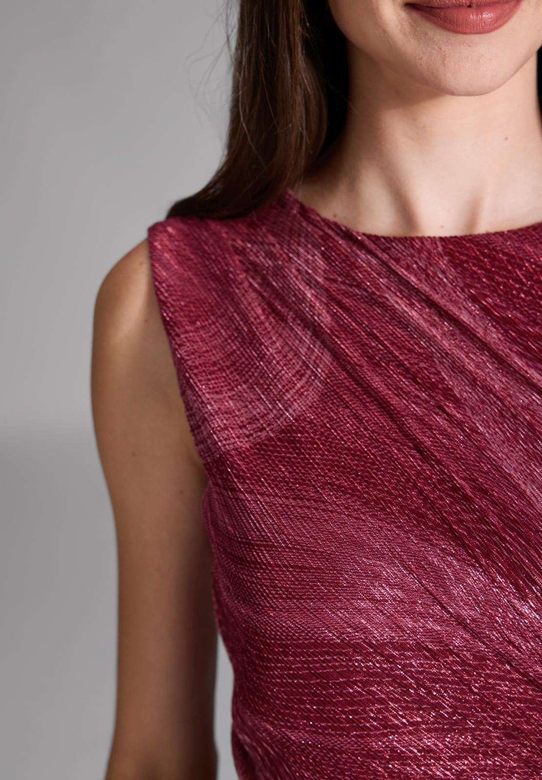 Plissiertes Kleid mit Metallicfäden