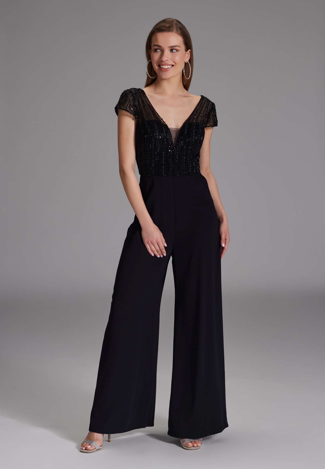 Jumpsuit mit Stickerei und kleinem Ärmelansatz black