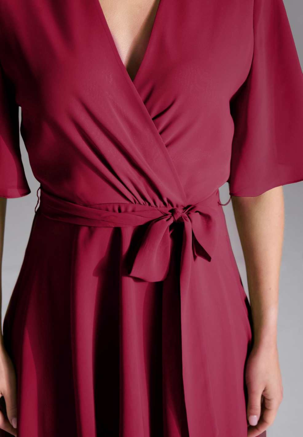 Chiffon Kleid in Wickel Optik mit Vokuhila Saum