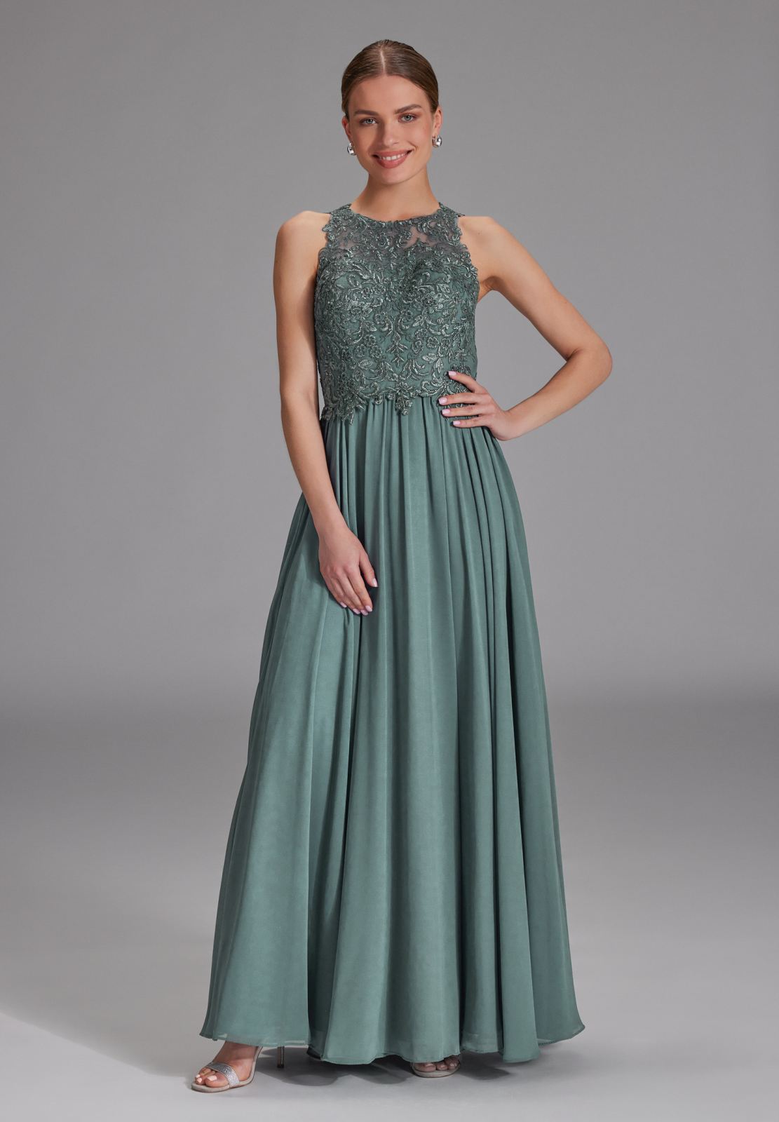 Hochgeschlossenes Kleid mit Spitzenstickerei