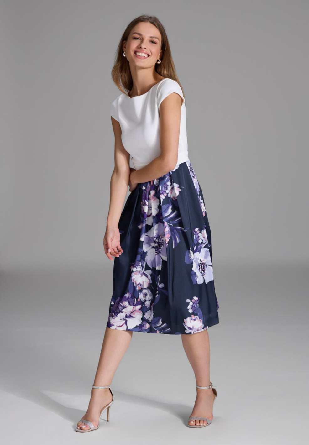 Cocktailkleid aus Material Mix