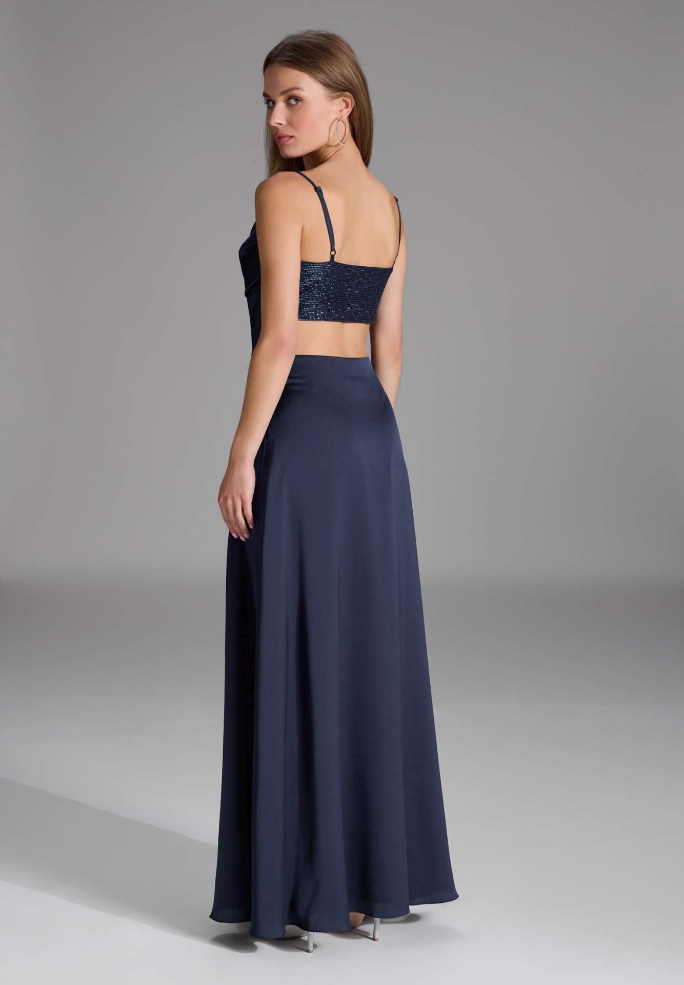 Abendkleid aus Satin mit Rückseite in Rock-Top-Optik