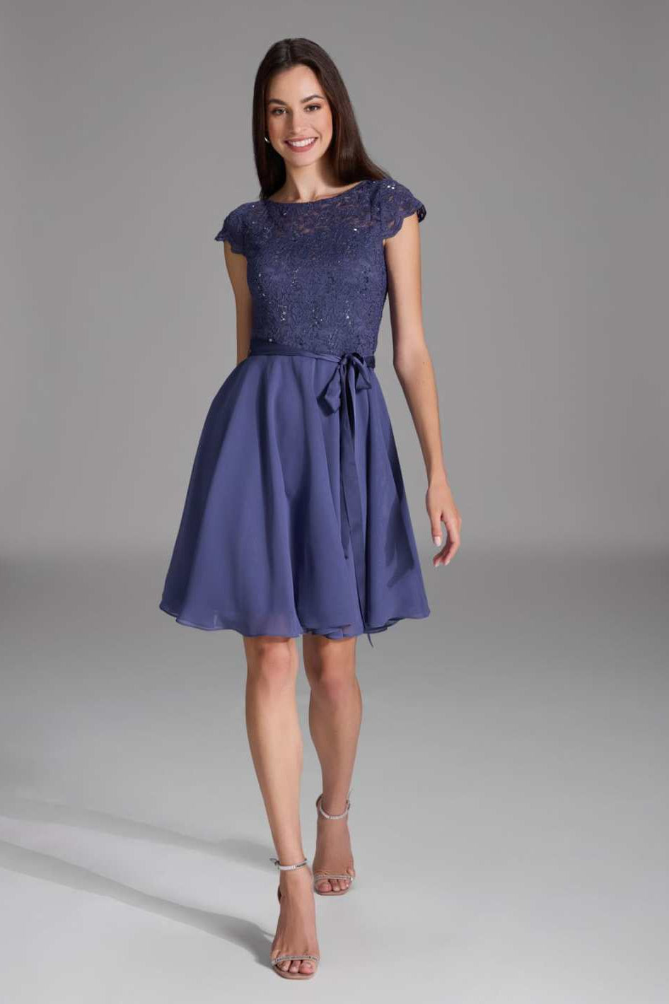 Kleid mit paillettenbesetztem Spitzenoberteil future blue