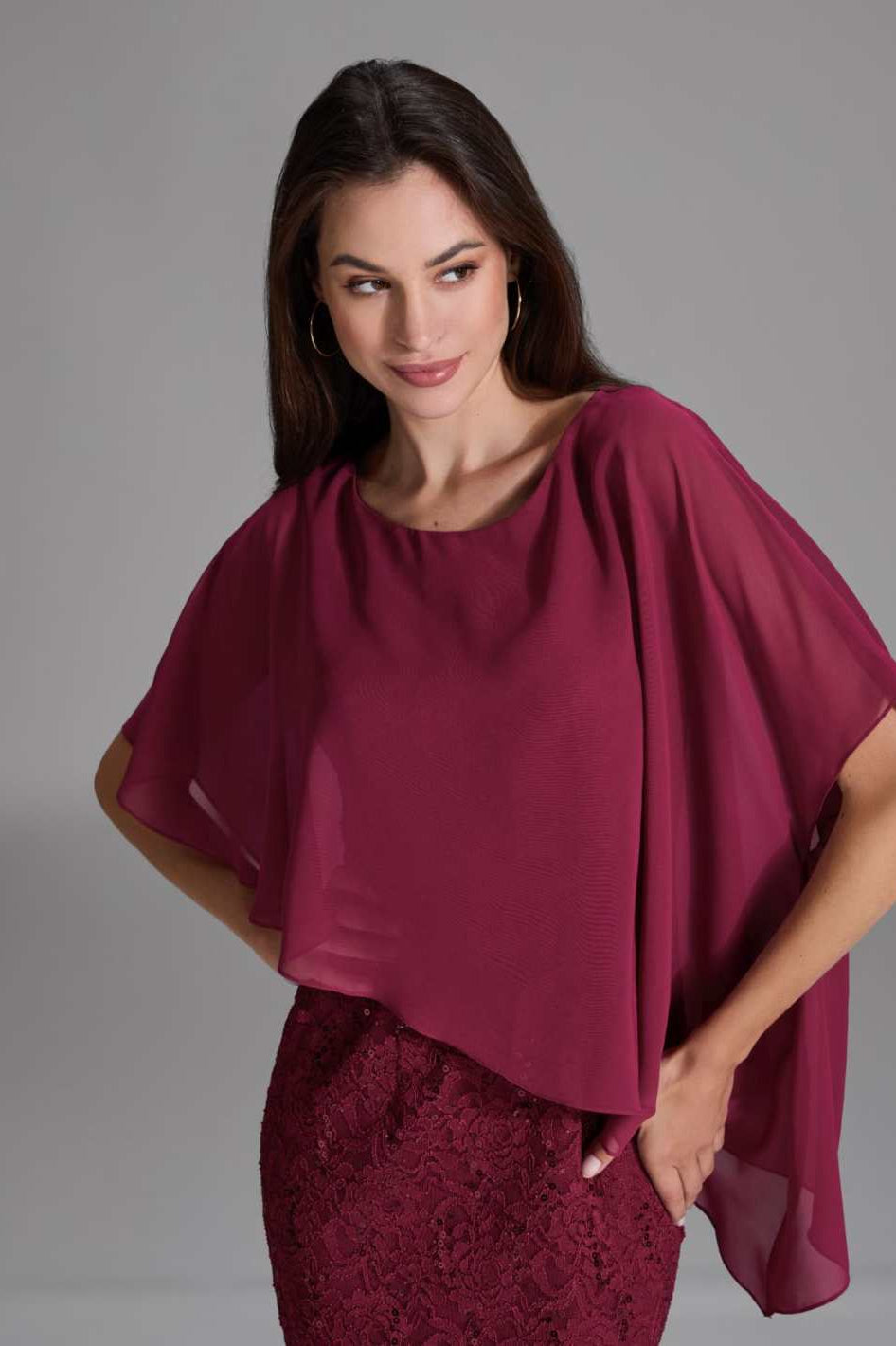 Pailletten-Kleid mit asymmetrischem Chiffon-Überwurf