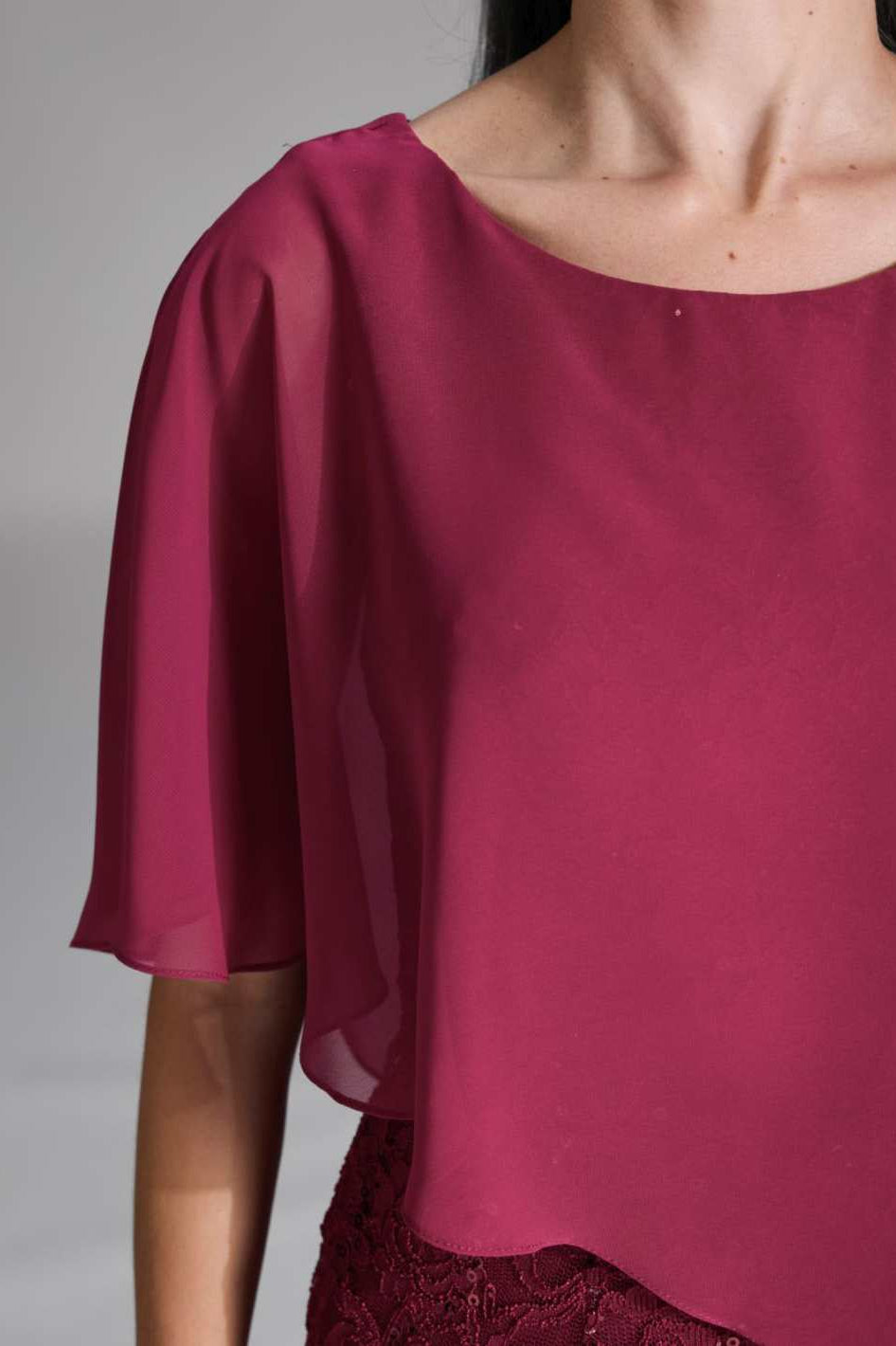 Pailletten-Kleid mit asymmetrischem Chiffon-Überwurf