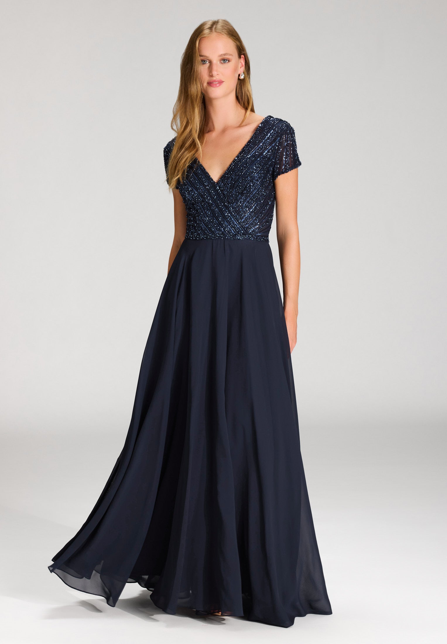 Besticktes Chiffonkleid mit kurzen Ärmeln navy