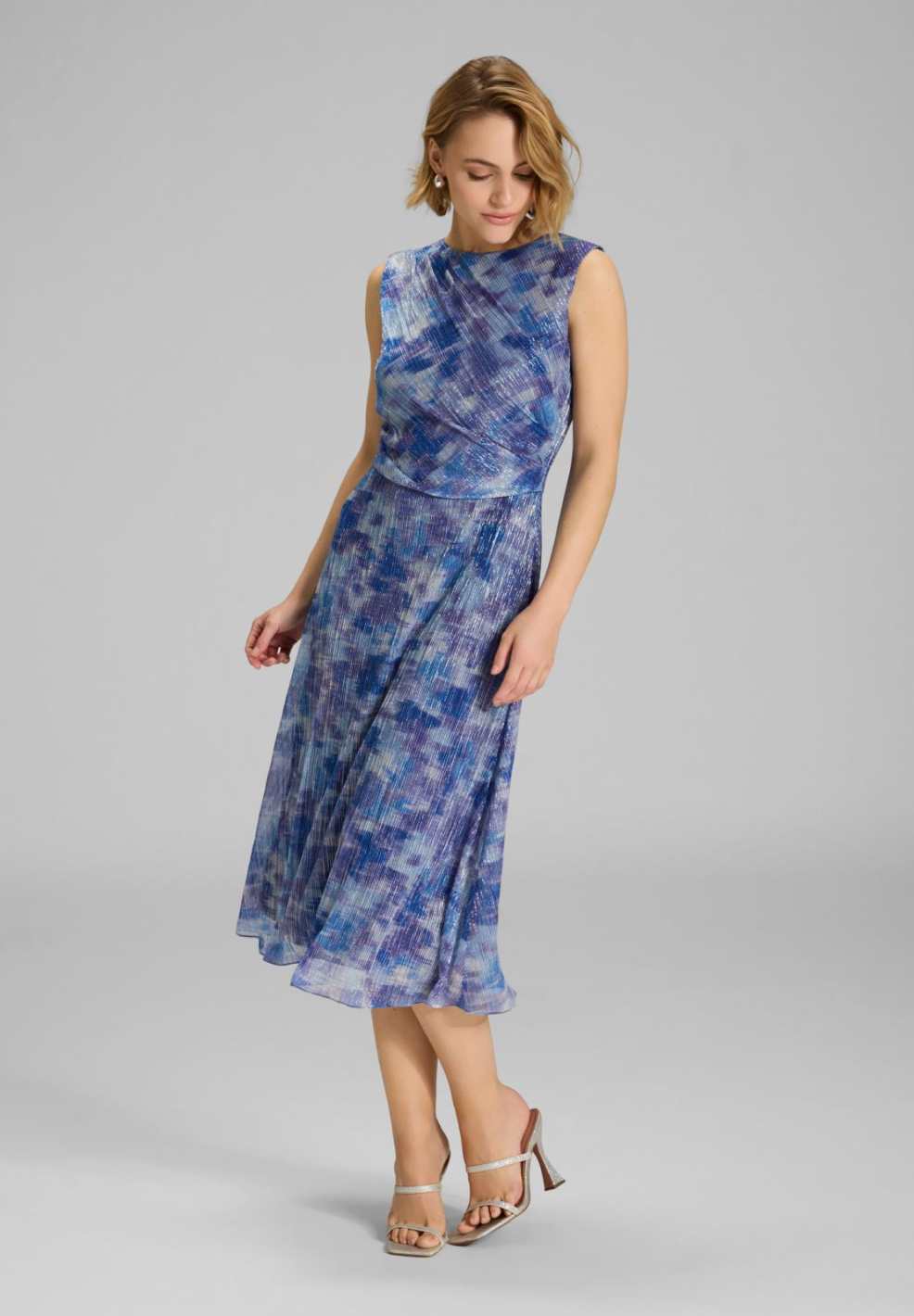 Plissiertes Kleid mit Metallicfäden