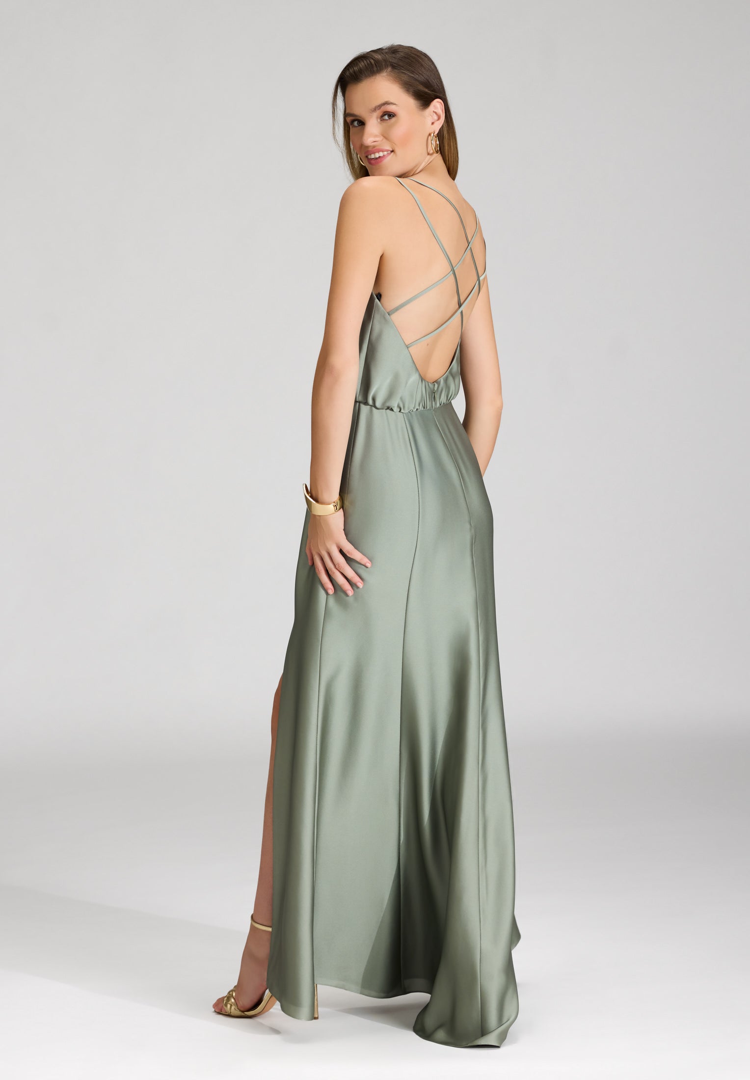 Abendkleid aus nachhaltigem Satin mit gekreuzten Spagettiträgern