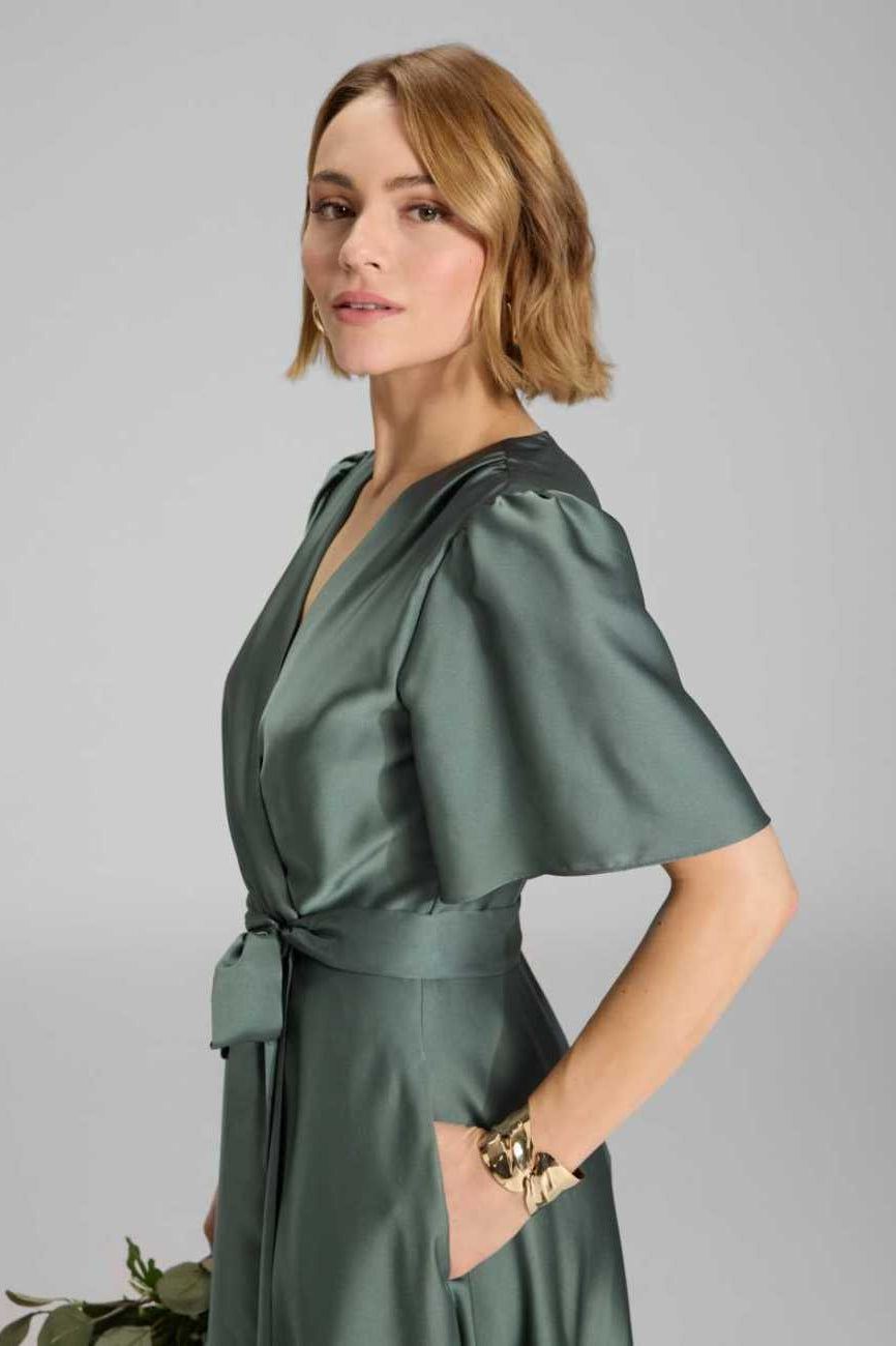 Cocktailkleid aus nachhaltigem Satin in Wickel Optik