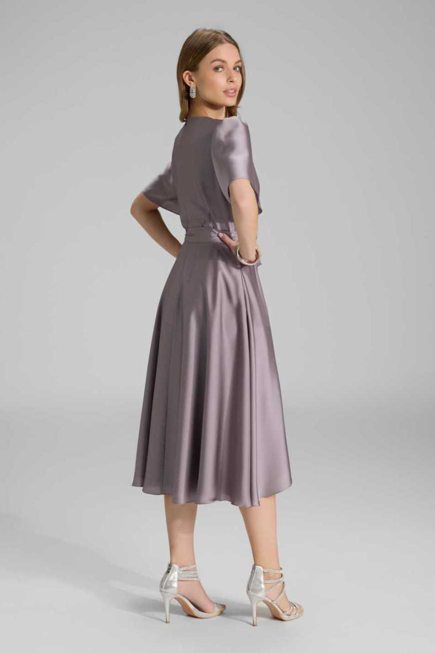 Cocktailkleid aus nachhaltigem Satin in Wickel Optik