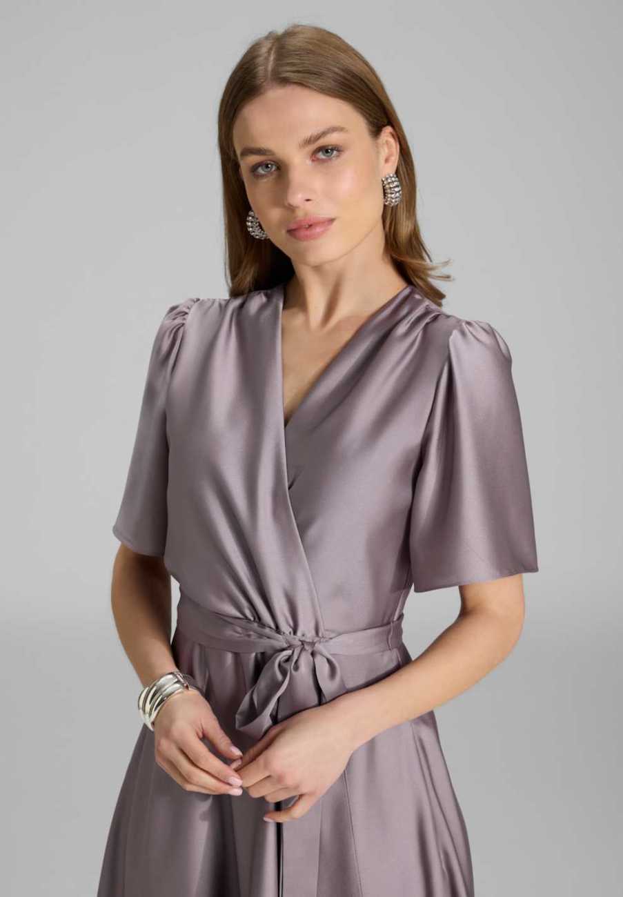 Cocktailkleid aus nachhaltigem Satin in Wickel Optik