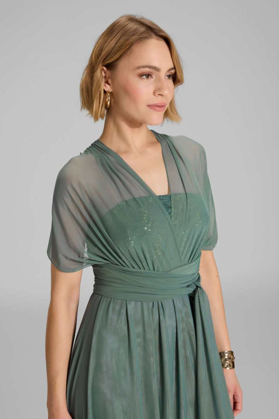 Abendkleid aus Mesh und Spitze mit verschiedenen Bindemöglichkeiten