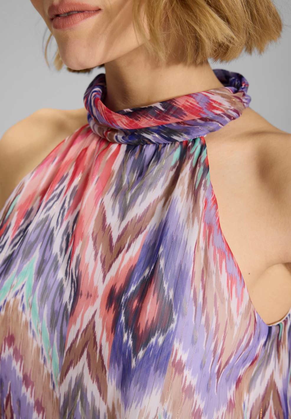 Maxikleid mit Beinschlitz aus Chiffon mit Zick Zack Print