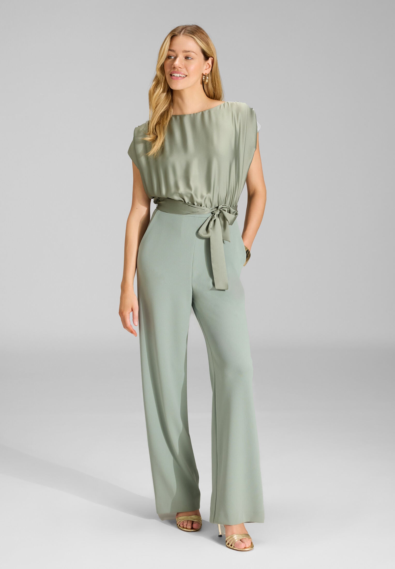 Jumpsuit aus Material-Mix soft green