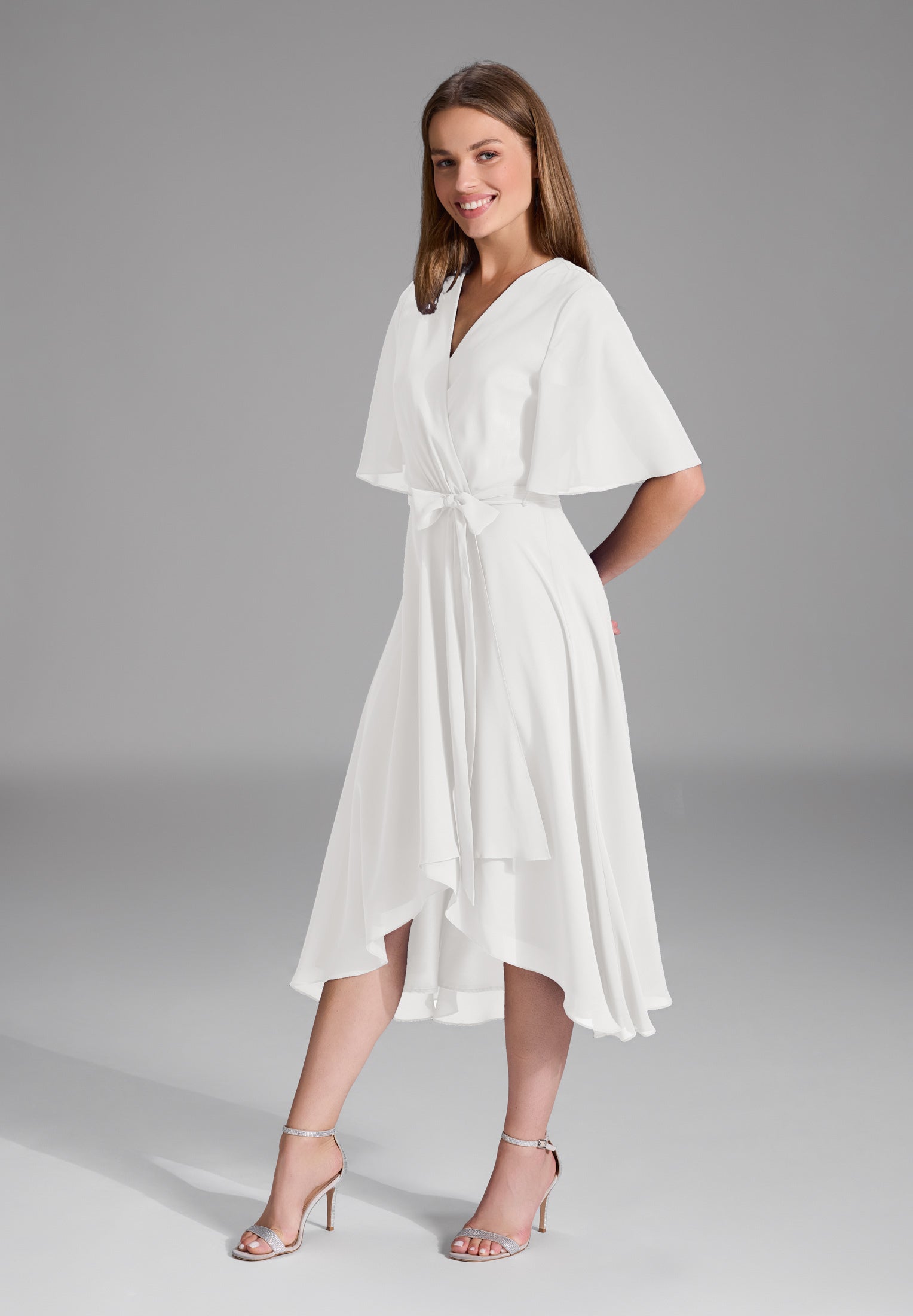 Chiffon Kleid in Wickel Optik mit Vokuhila Saum