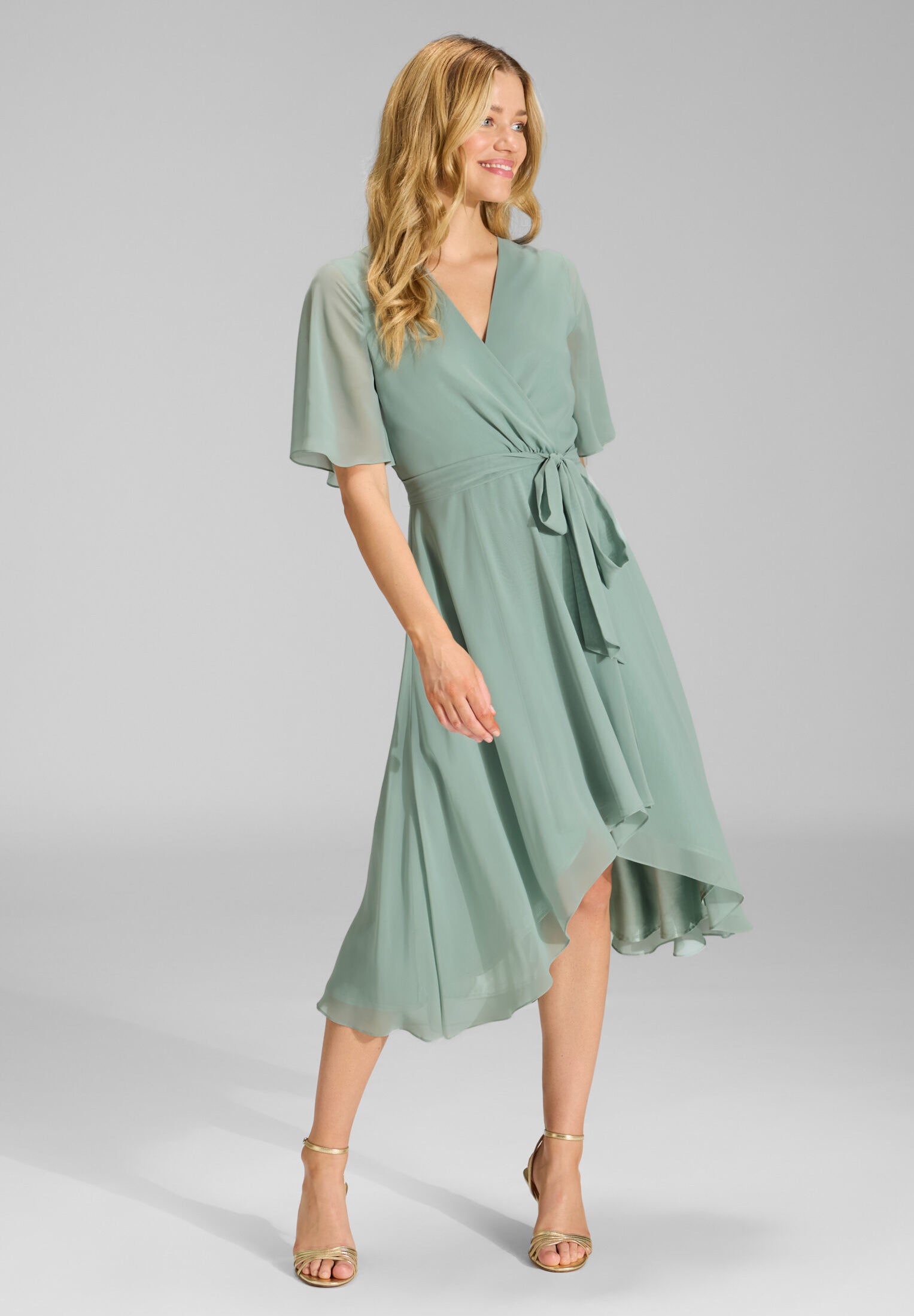 Chiffon Kleid in Wickel Optik mit Vokuhila Saum soft green