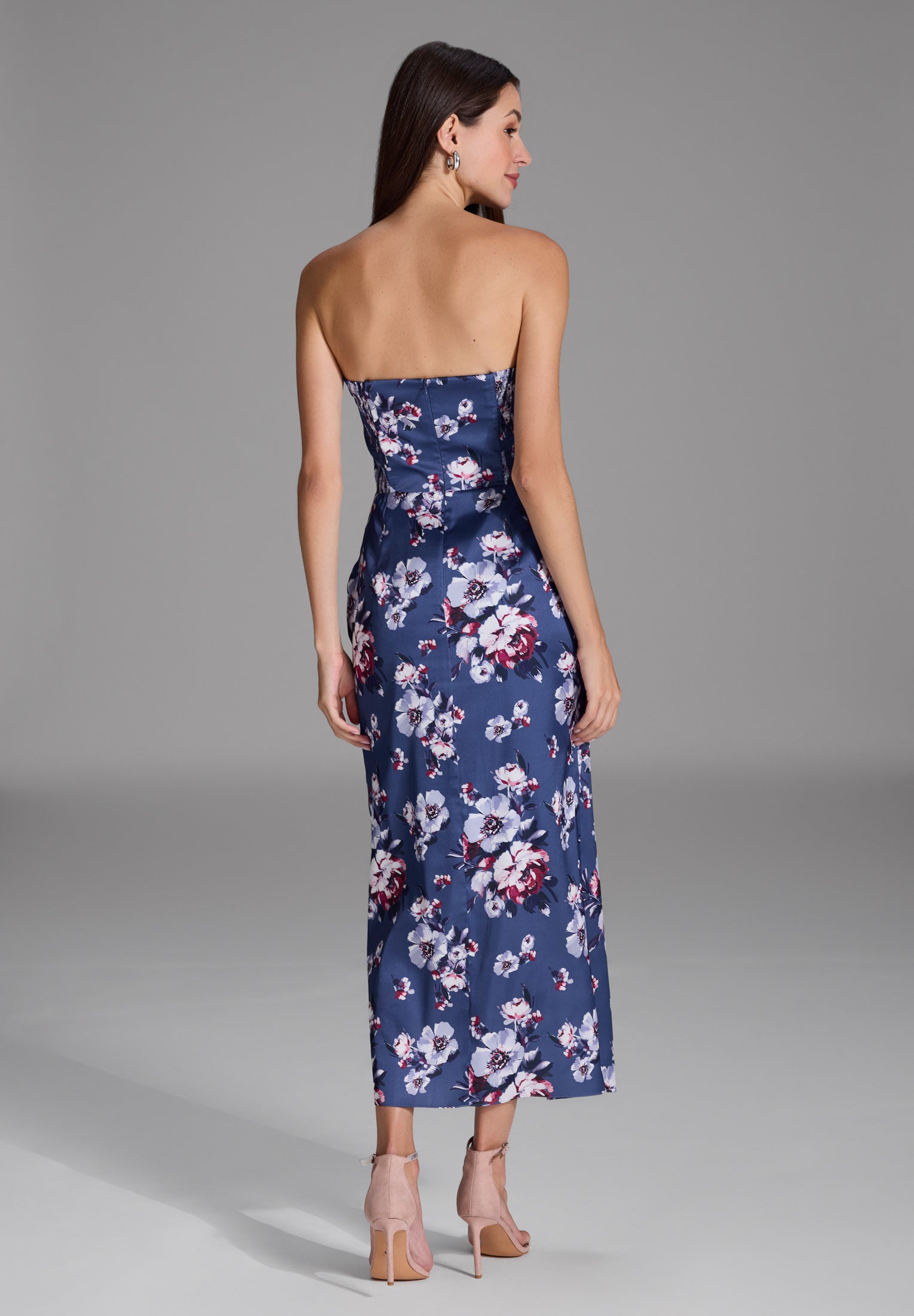 Abendkleid mit Corsage aus floral bedrucktem Satin