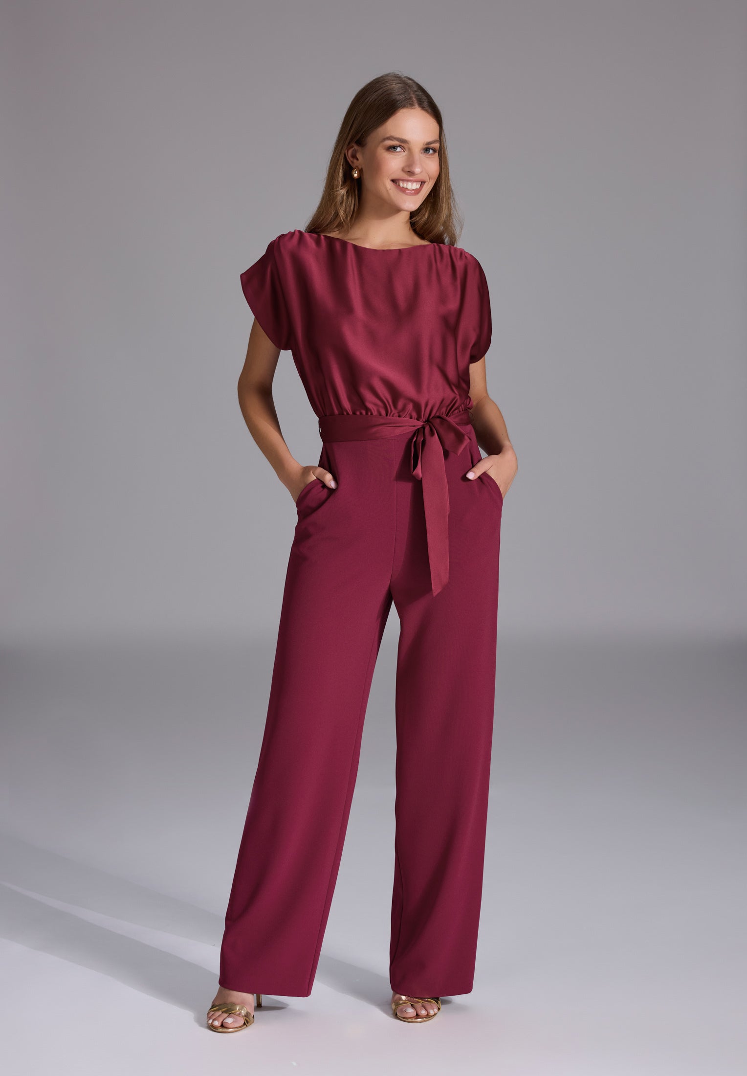 Jumpsuit aus Material-Mix ruby red