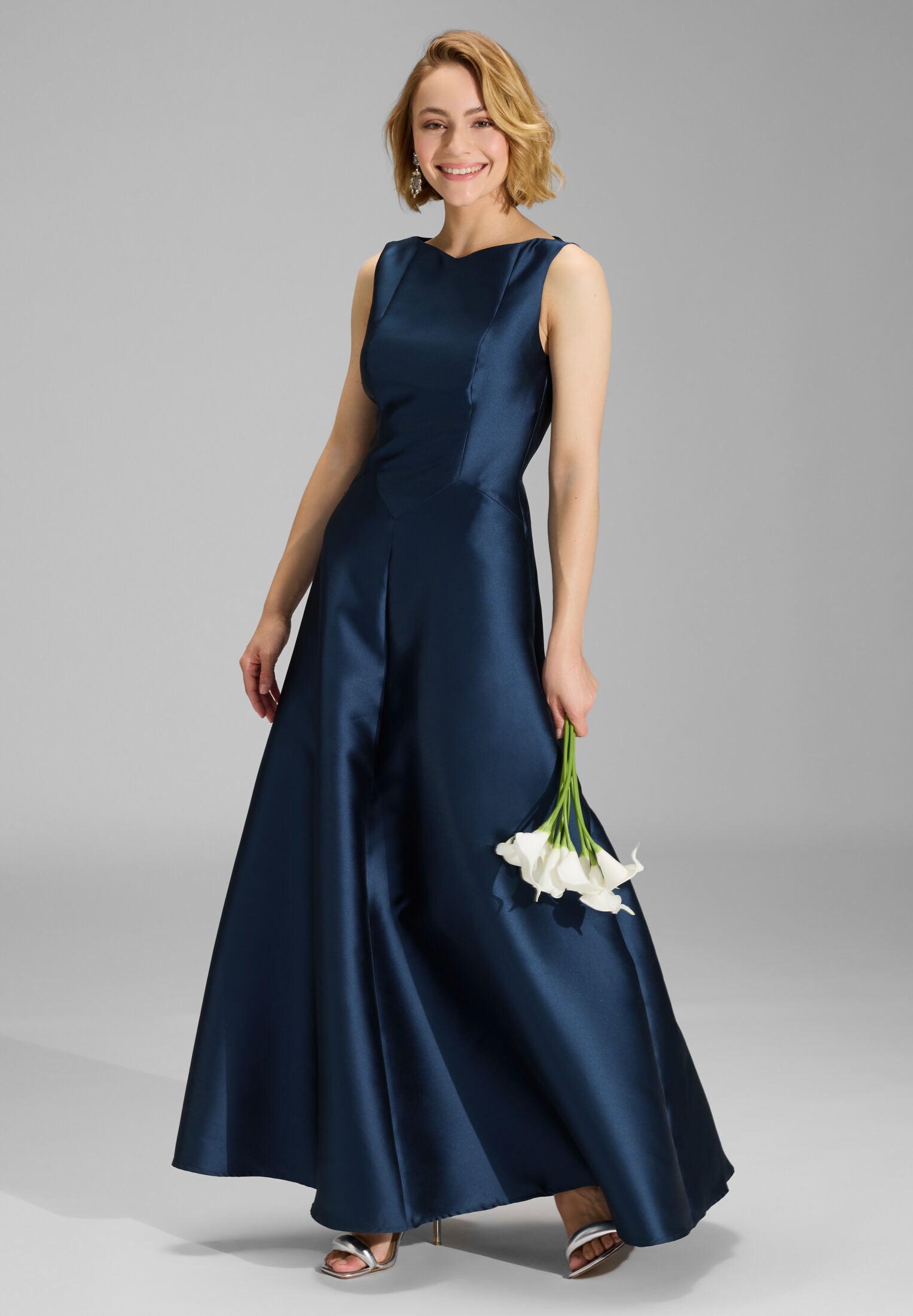 Robenartiges Abendkleid mit Eingrifftaschen navy