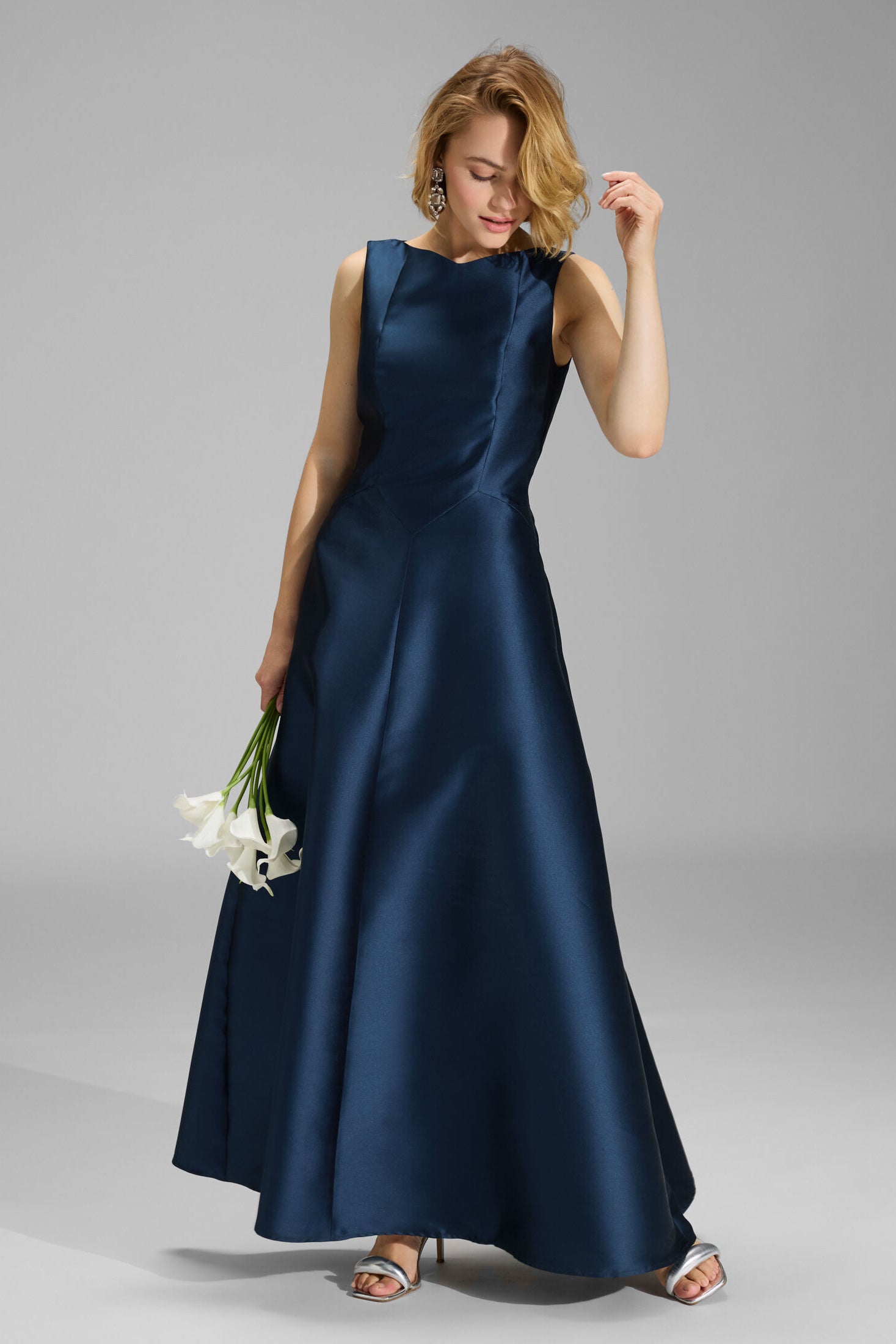 Robenartiges Abendkleid mit Eingrifftaschen