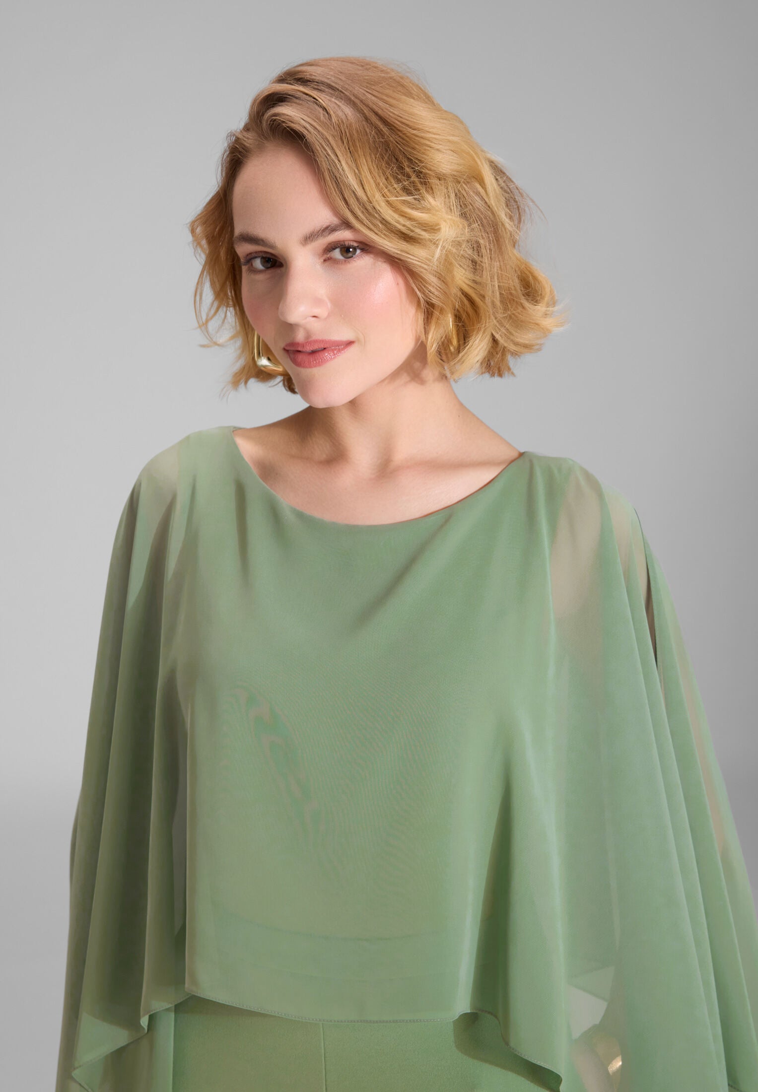 Jumpsuit mit Chiffon Cape