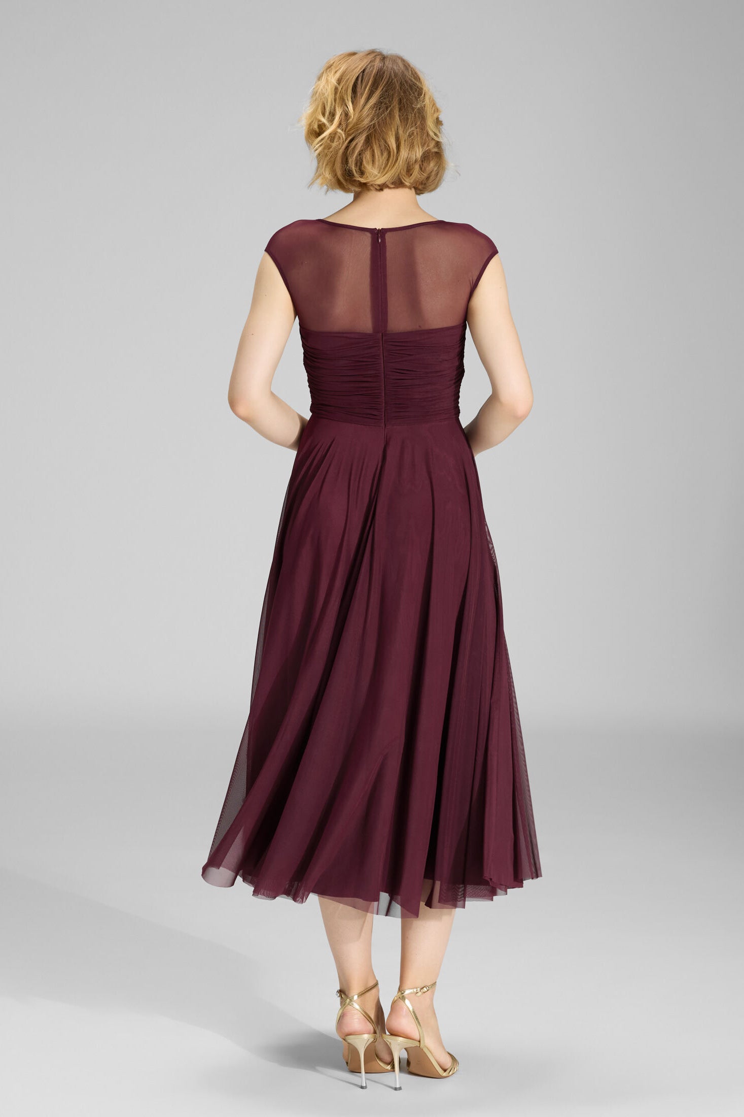 Cocktailkleid aus Mesh mit geraffter Korsage