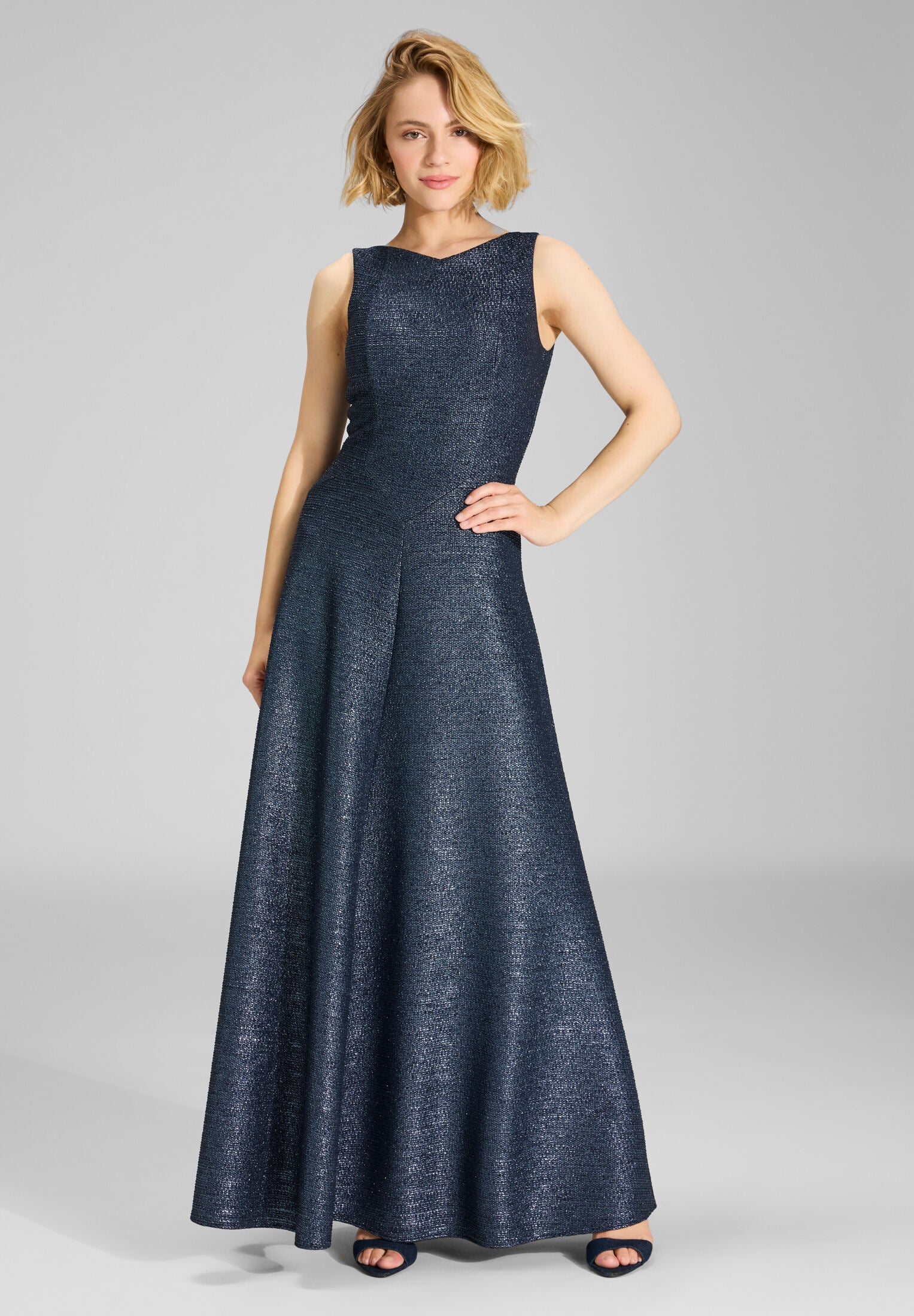 Robiges Abendkleid aus foliertem Jersey in Bouclé Optik navy