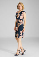 Etuikleid aus floral bedrucktem Scuba mit Knoten Detail
