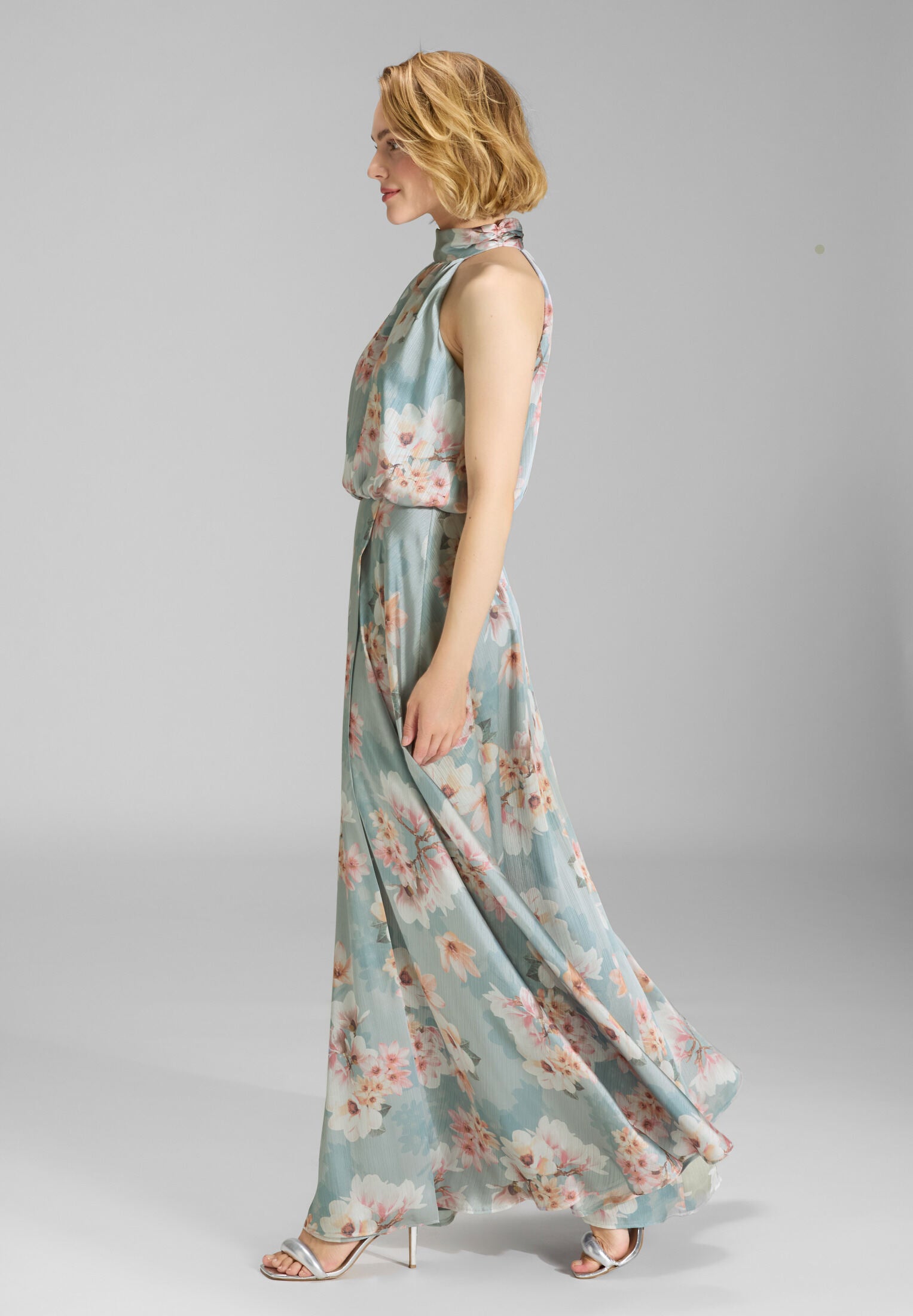 Abendkleid mit blusigem Top aus floral bedrucktem Crinkle Satin