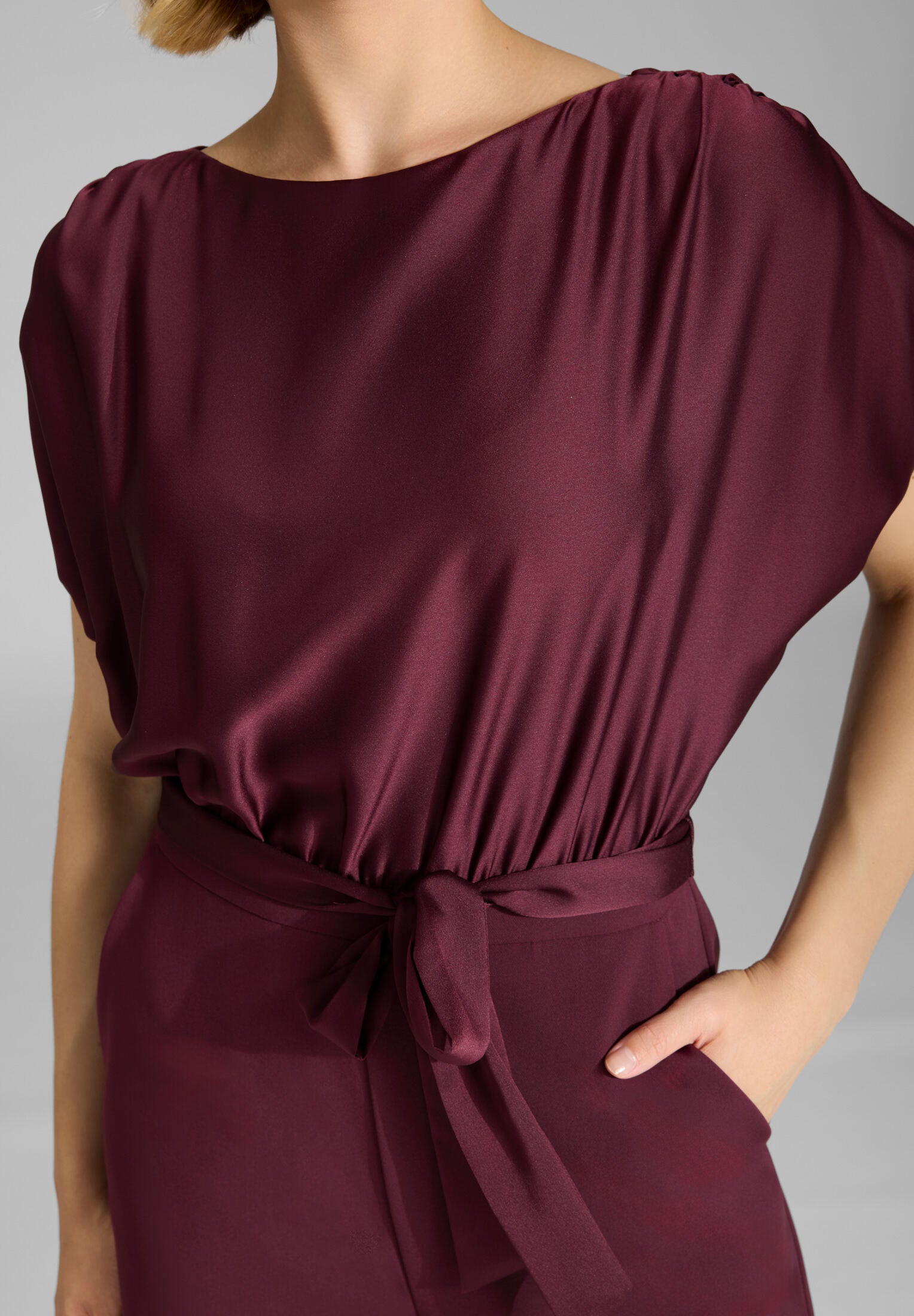Jumpsuit aus Material-Mix
