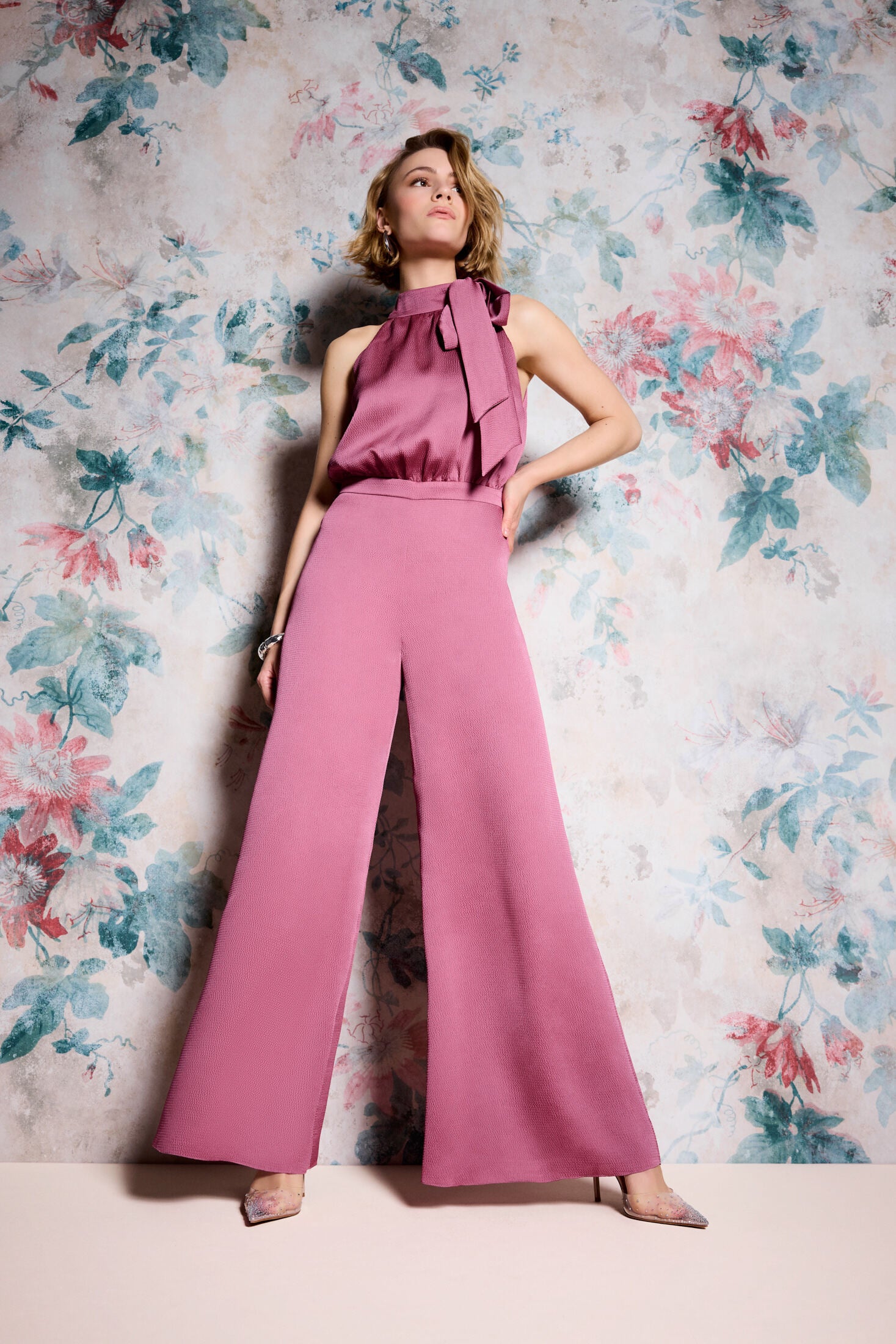 Jumpsuit mit Schluppe aus gehämmertem Satin raspberry pink
