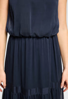 Abendkleid aus Crinkle Chiffon mit Stufenrock