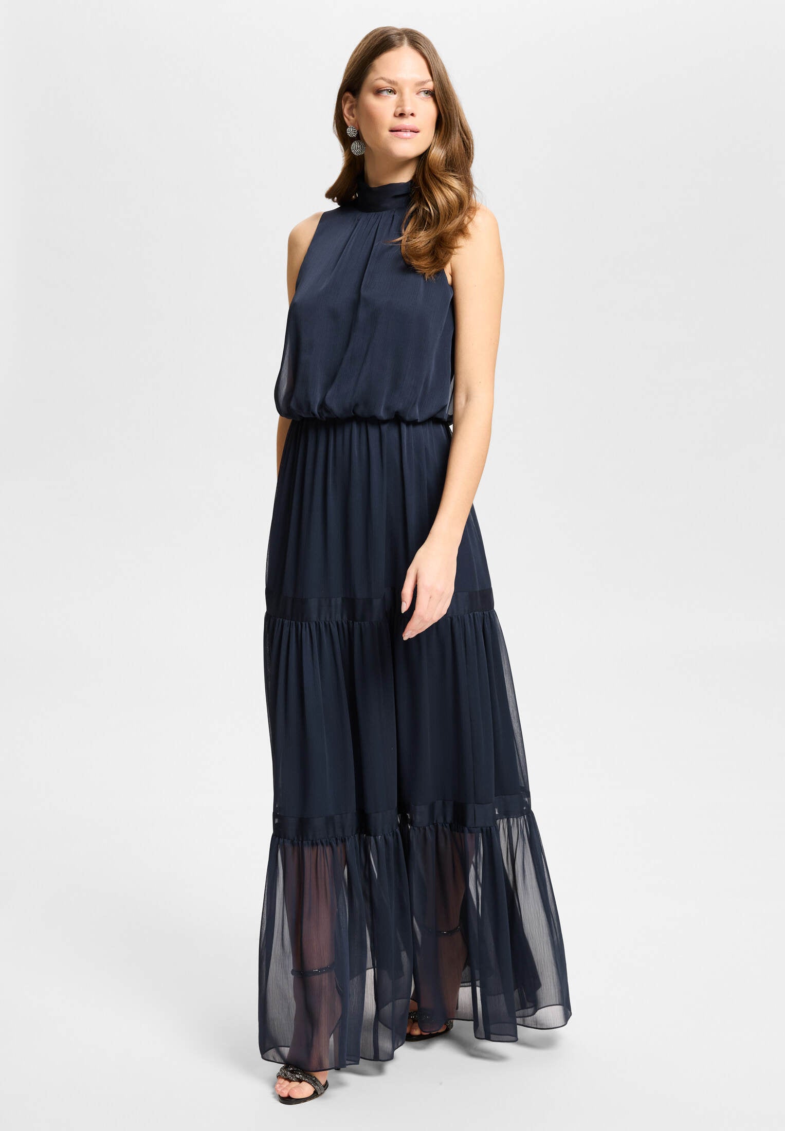 Abendkleid aus Crinkle Chiffon mit Stufenrock