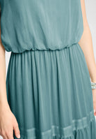Abendkleid aus Crinkle Chiffon mit Stufenrock