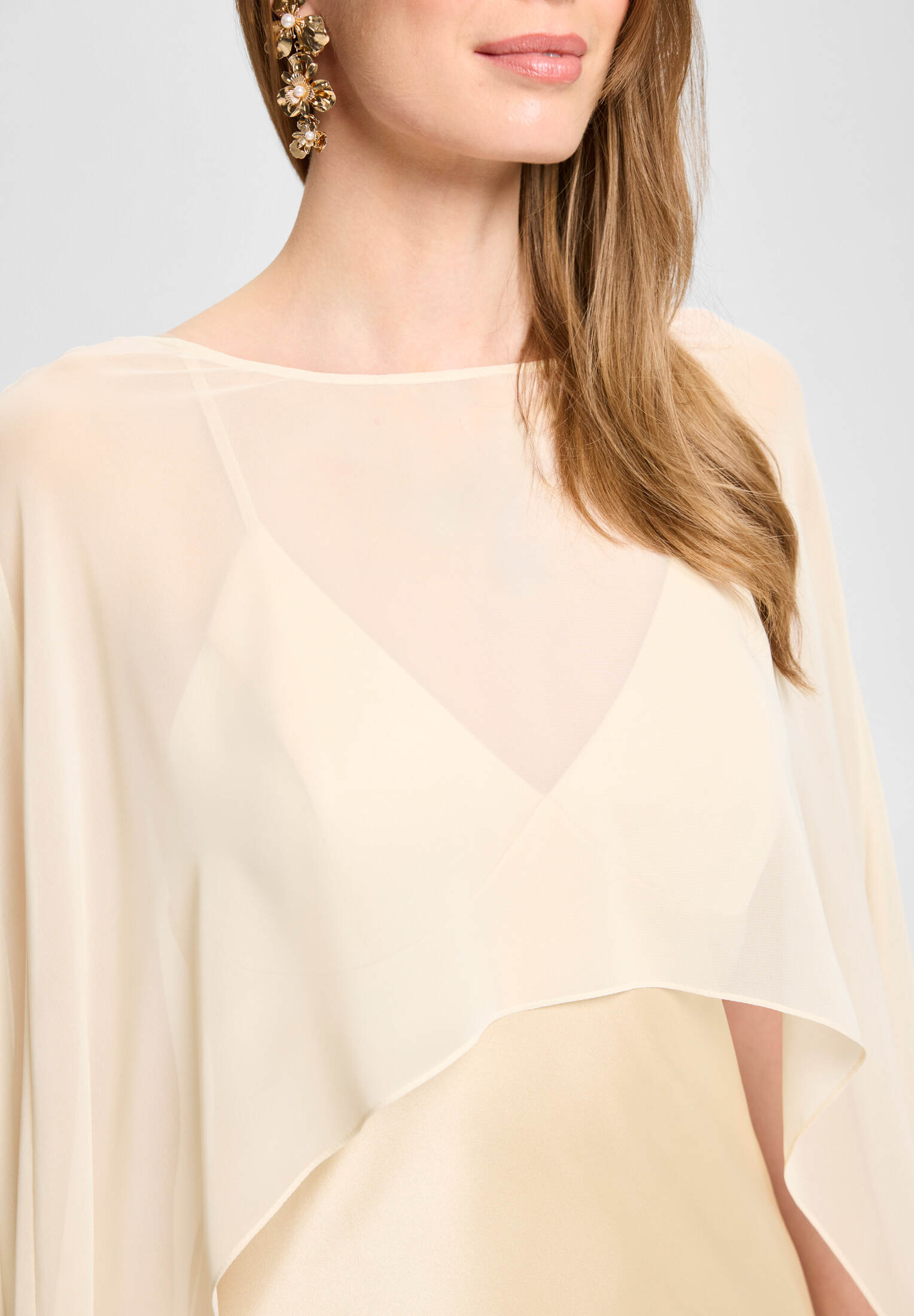 Abendkleid aus Satin mit abnehmbarem Chiffon Cape